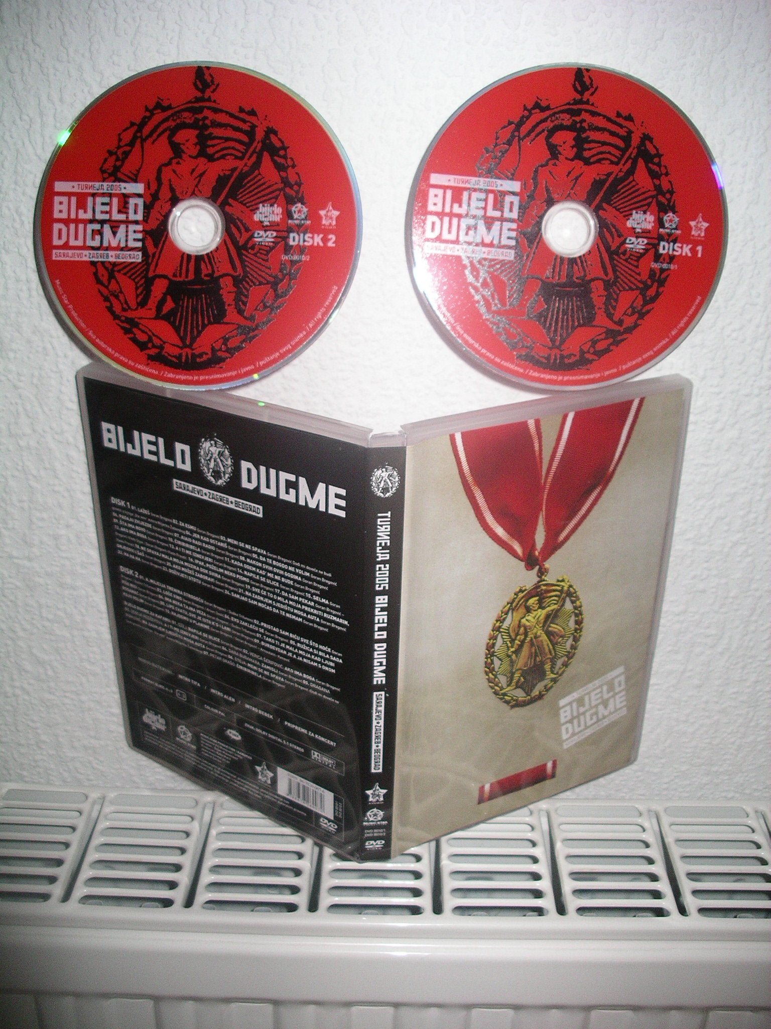 BIJELO DUGME - Turneja 2005 – Sarajevo, Zagreb, Beograd (2 DVD) Films