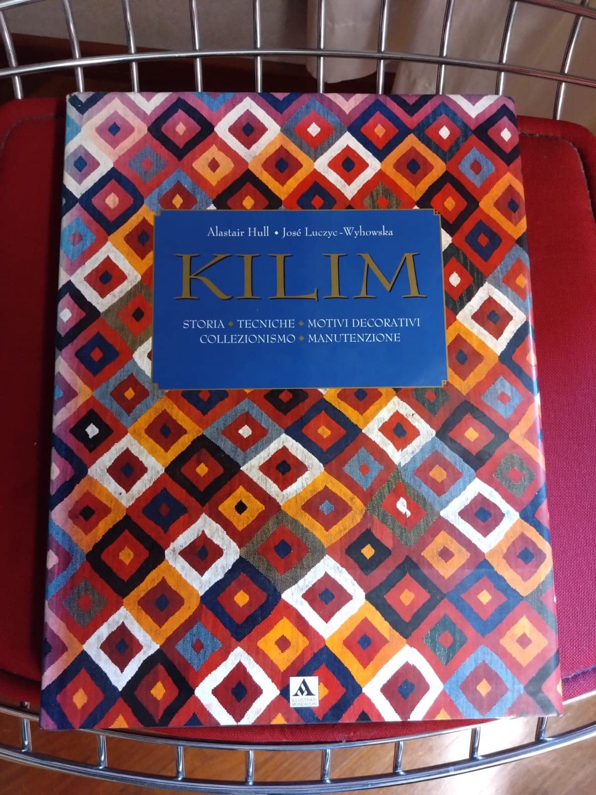 Kilim. Storia, tecniche, motivi decorativi, collezionismo, manutenzione book