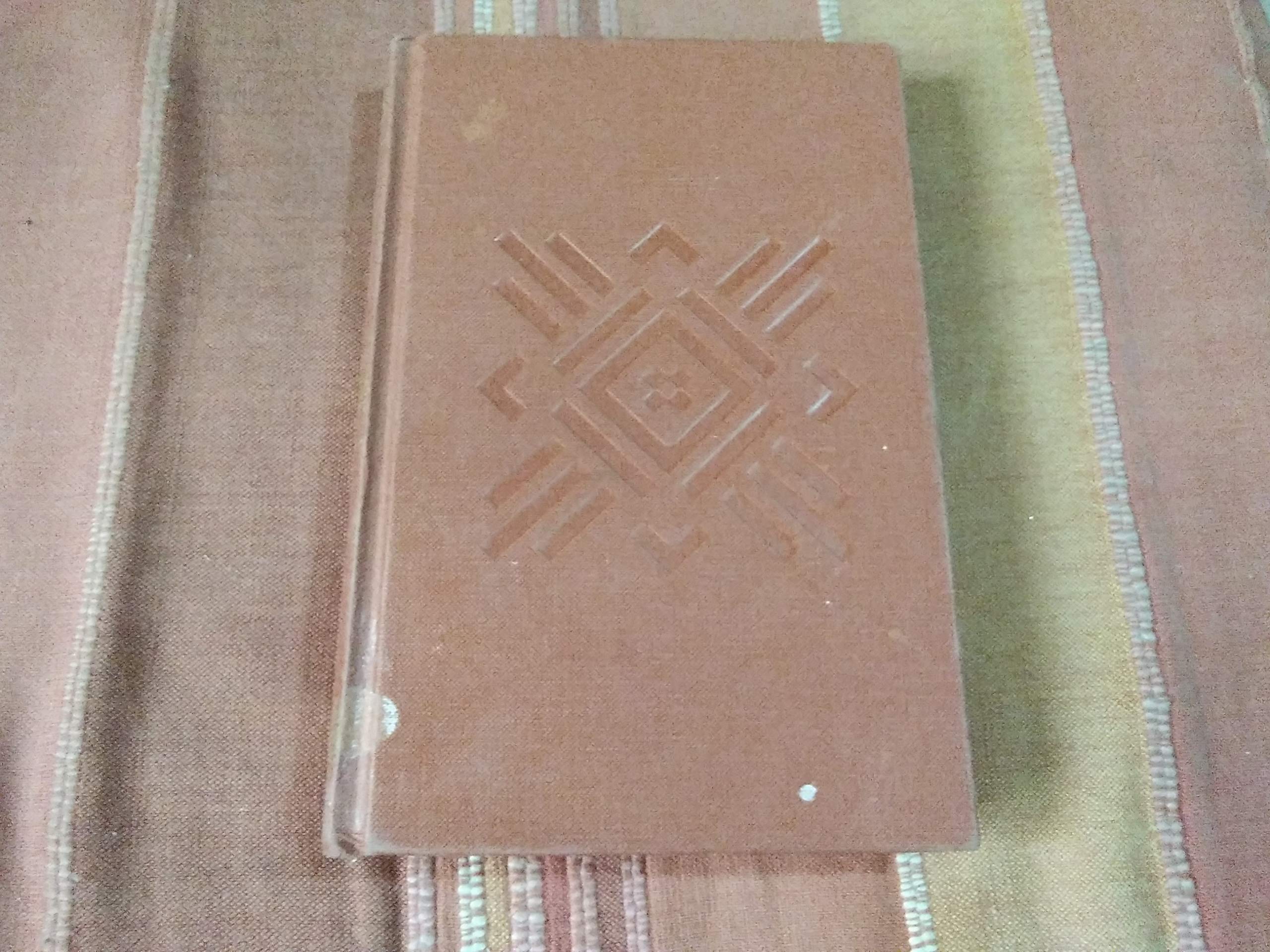 Strano, stranissimo, anzi normale book