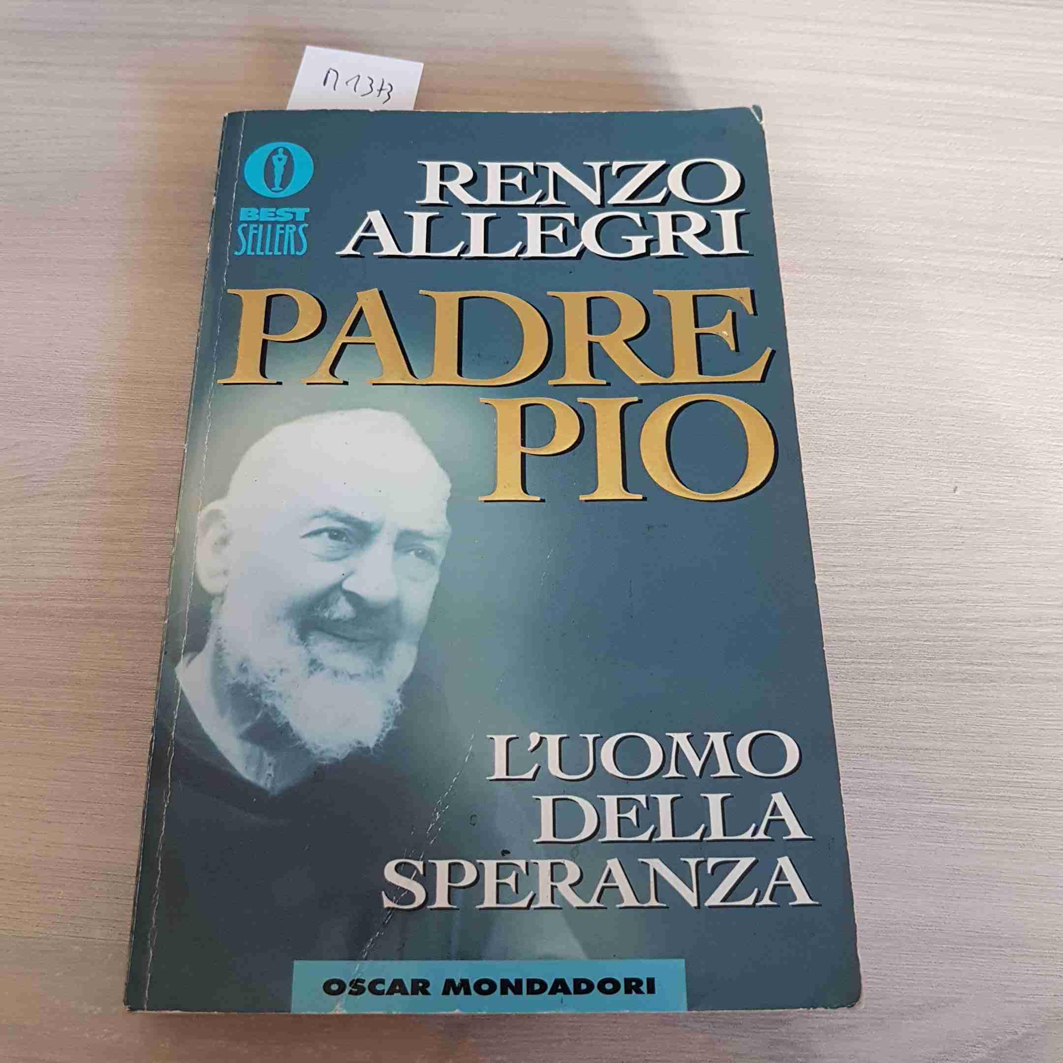 Padre Pio (Oscar bestsellers, Band 481) Politics & Society Books