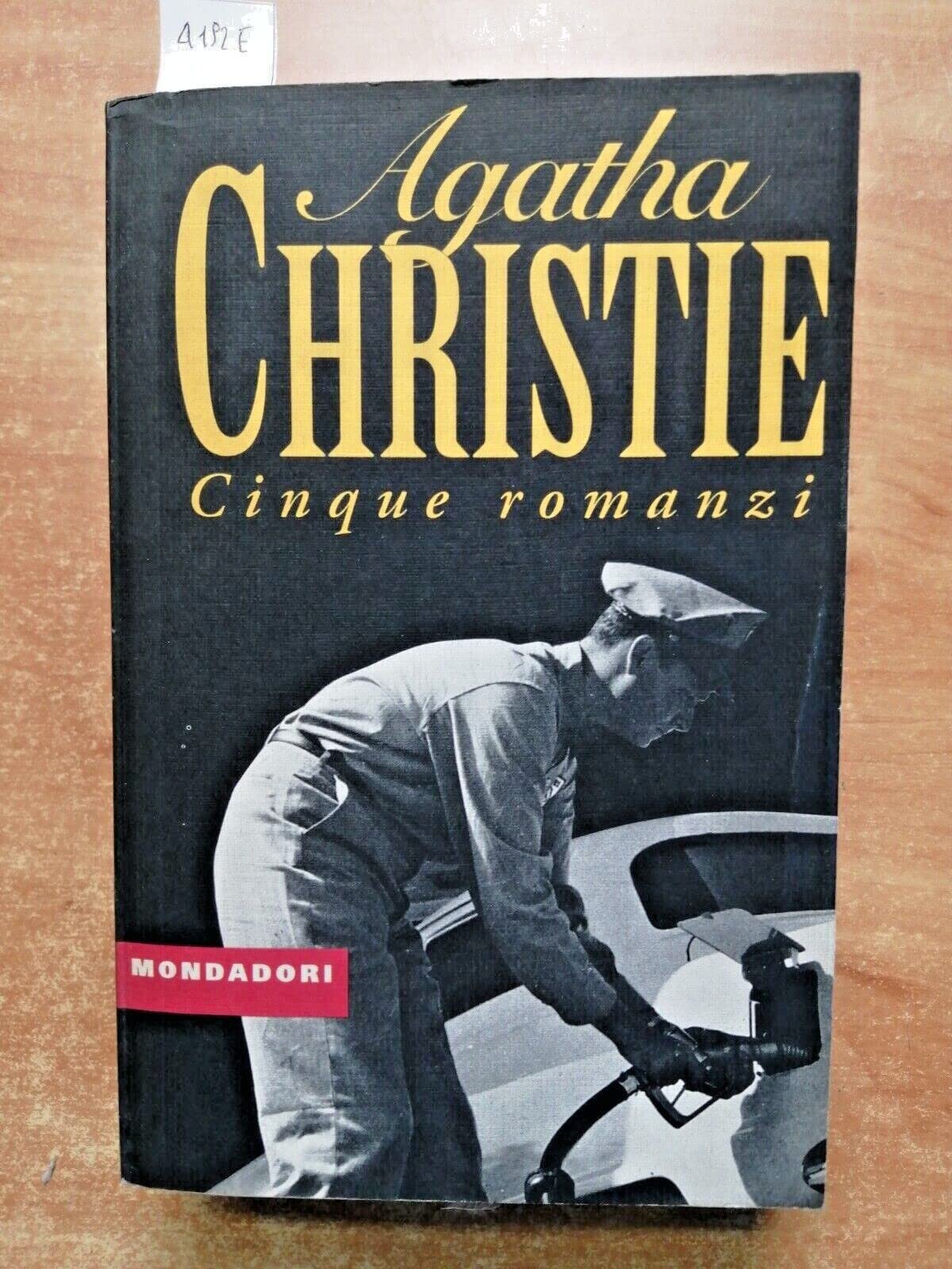 Cinque romanzi: L'assassinio di Roger Ackroyd-Poirot e i Quattro-Il mistero del Treno Azzurro-I Sette Quadranti-La morte nel villaggio (Vol. 2) (I cinque) Contemporary literature Books