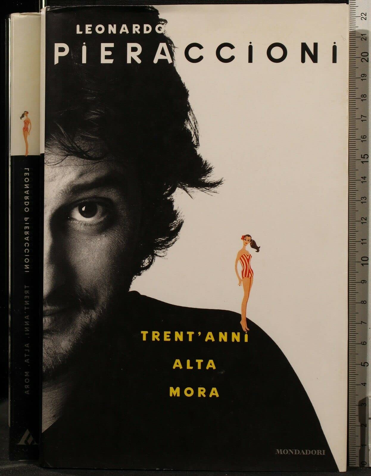 Trent'anni, alta, mora (Arcobaleno) Contemporary literature