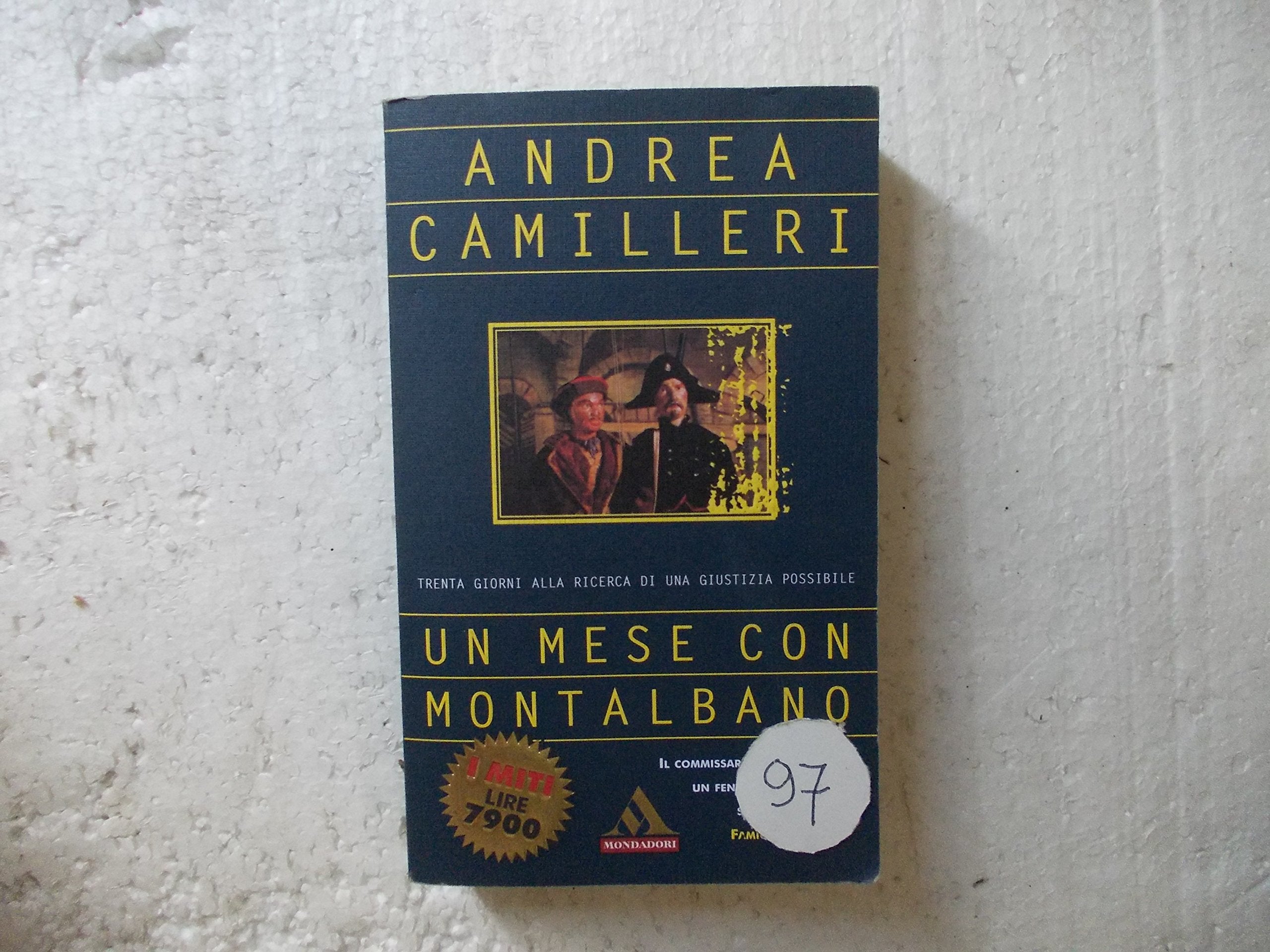 Un mese con Montalbano (I miti) Essays & Short Stories