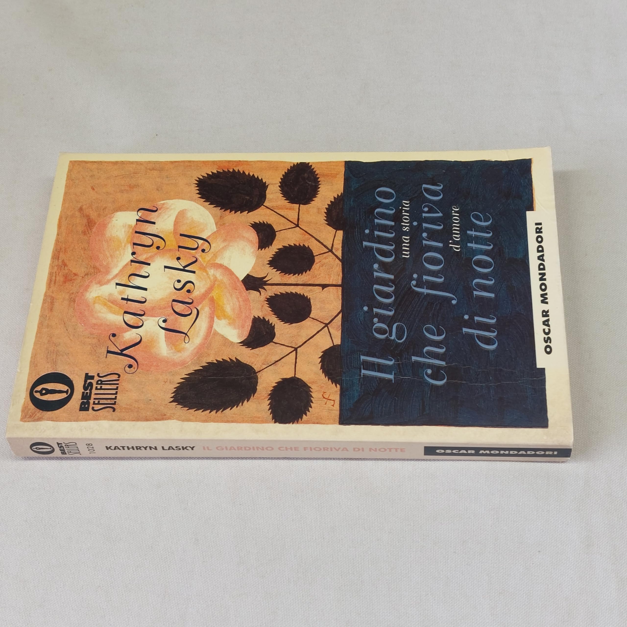 Il giardino che fioriva di notte (Oscar bestsellers, Band 1028) Contemporary literature