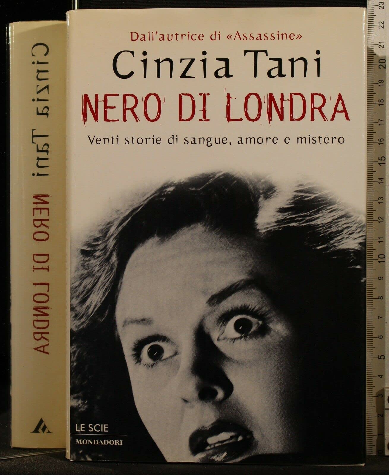 Nero di Londra. Venti storie di sangue, amore e mistero book