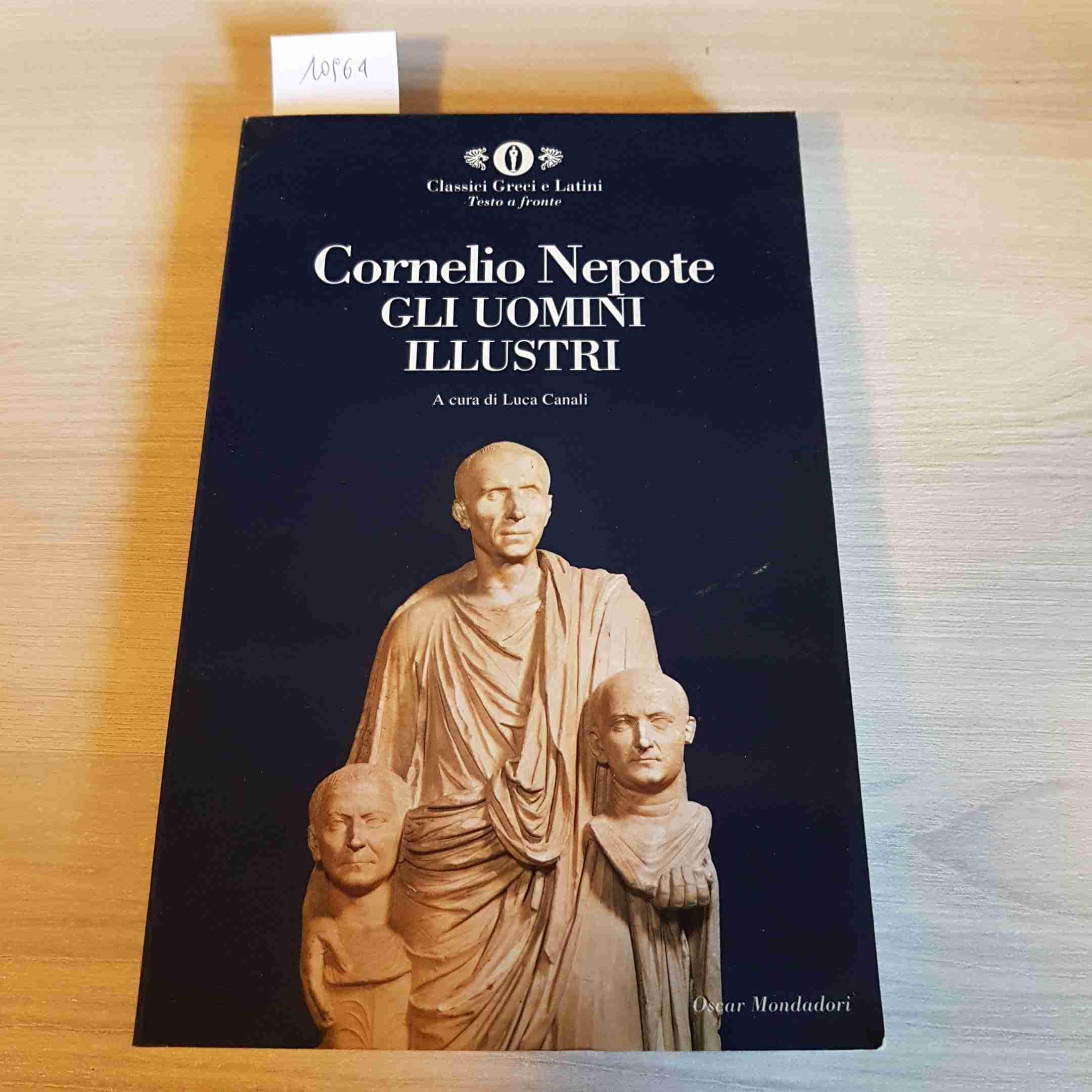 Gli uomini illustri. Testo latino a fronte book
