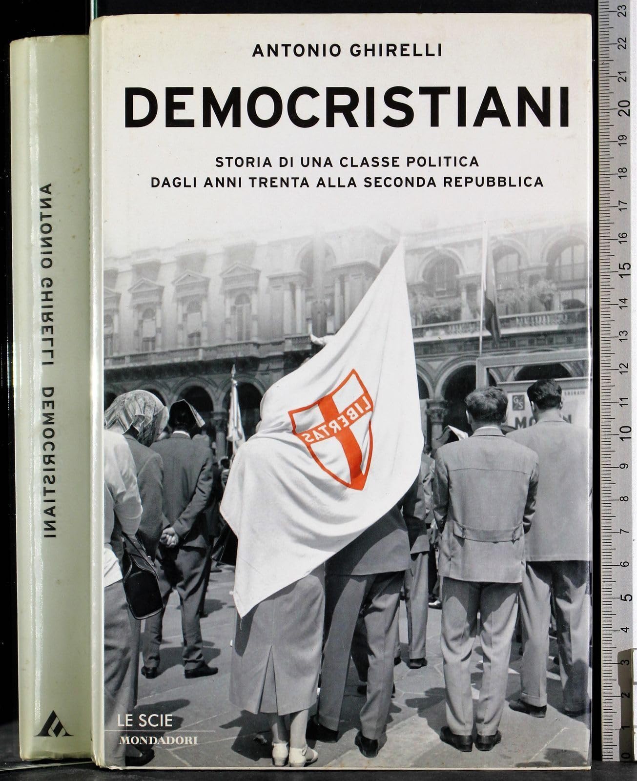 Democristiani. Storia di una classe politica dagli anni Trenta alla Seconda Repubblica (Le scie) Books