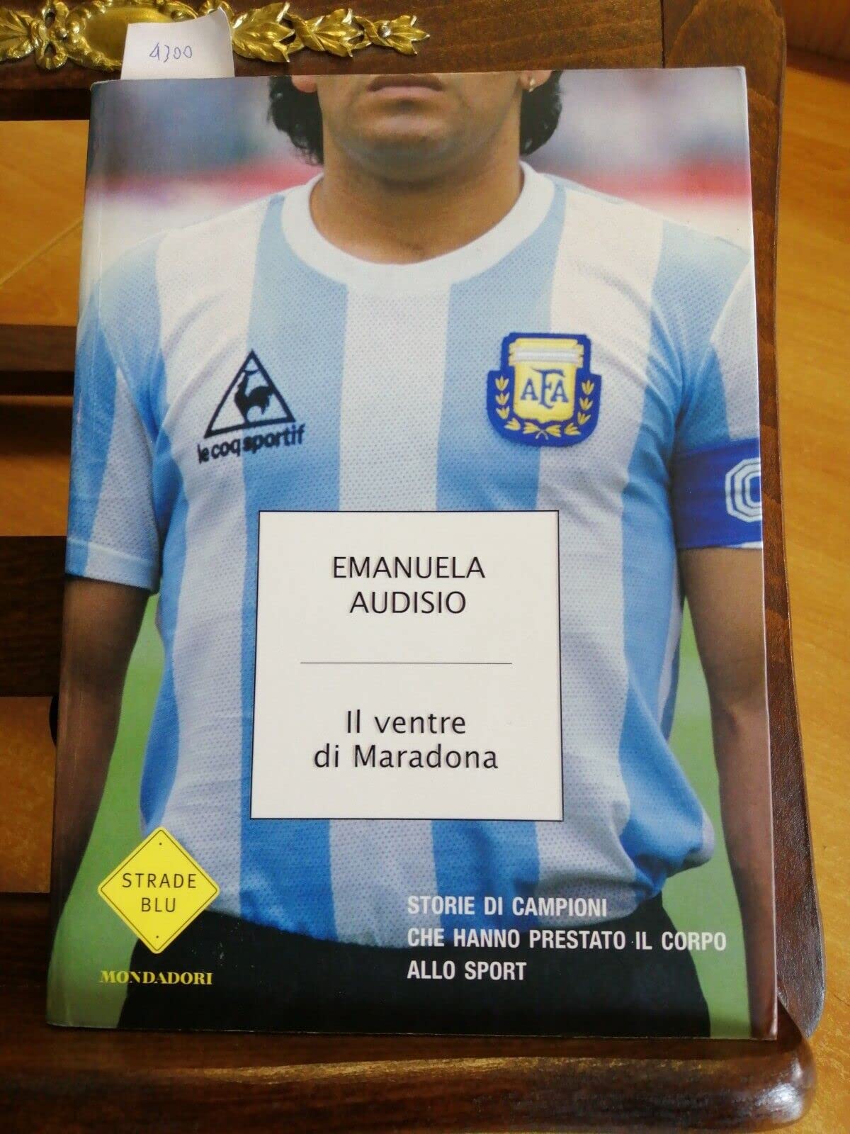 Il ventre di Maradona. Storie di campioni che hanno prestato il corpo allo sport (Strade blu. Non Fiction) Leisure & Fun