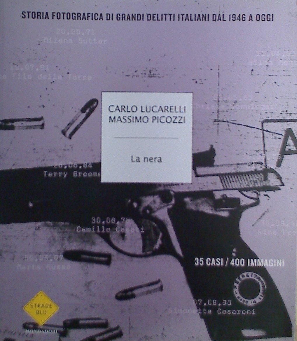 La nera. Storia fotografica di grandi delitti italiani dal 1946 a oggi. Ediz. illustrata Crime & Thrillers