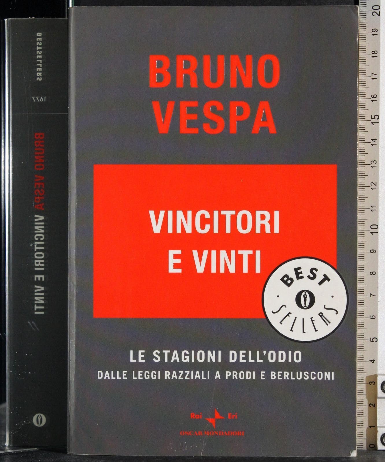 Vincitori e vinti. Le stagioni dell'odio. Dalle leggi razziali a Prodi e Berlusconi (Oscar bestsellers, Band 1677) Books