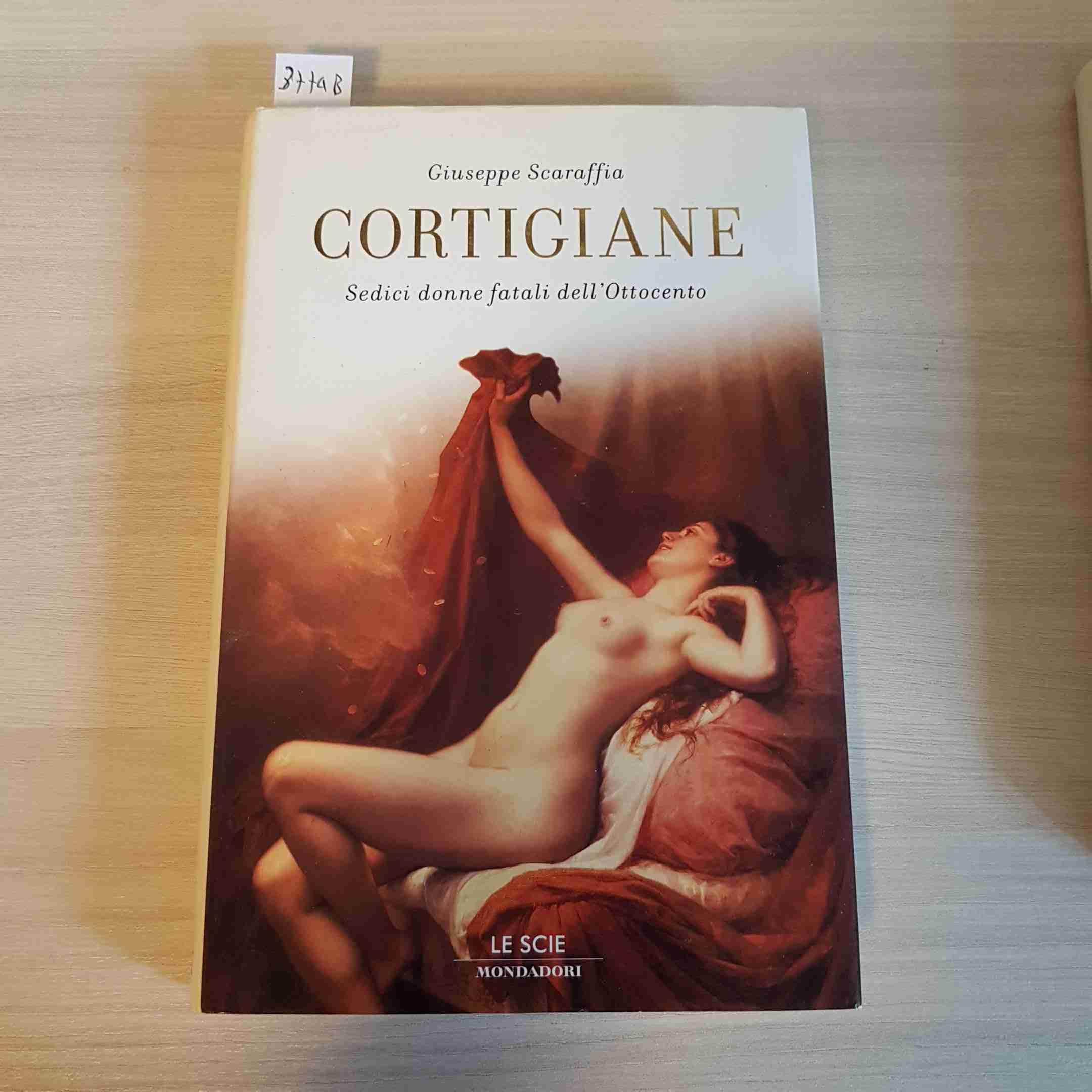 Cortigiane. Sedici Donne Fatali Del book