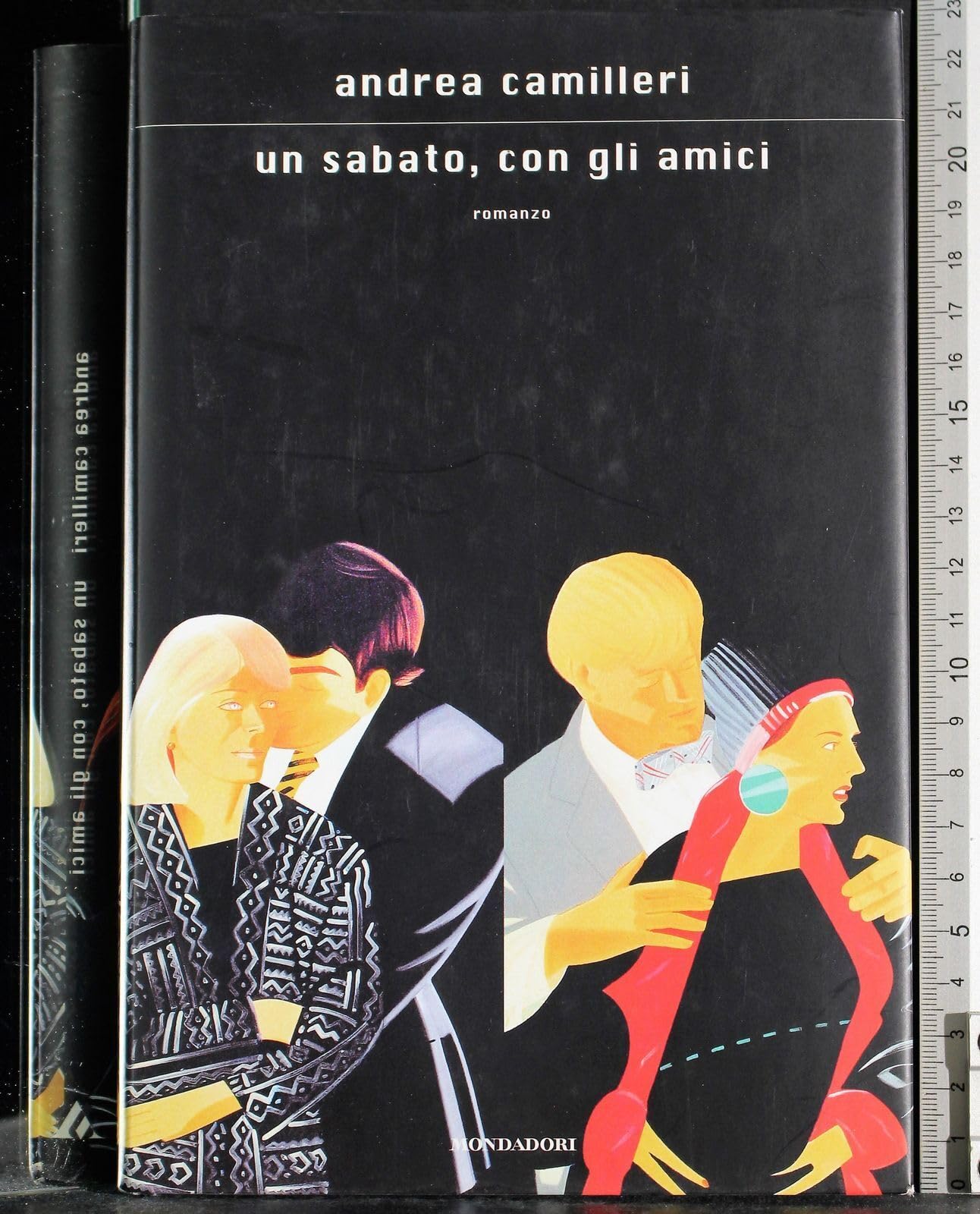 Un sabato, con gli amici: Romanzo (Scrittori italiani e stranieri) Contemporary literature Books