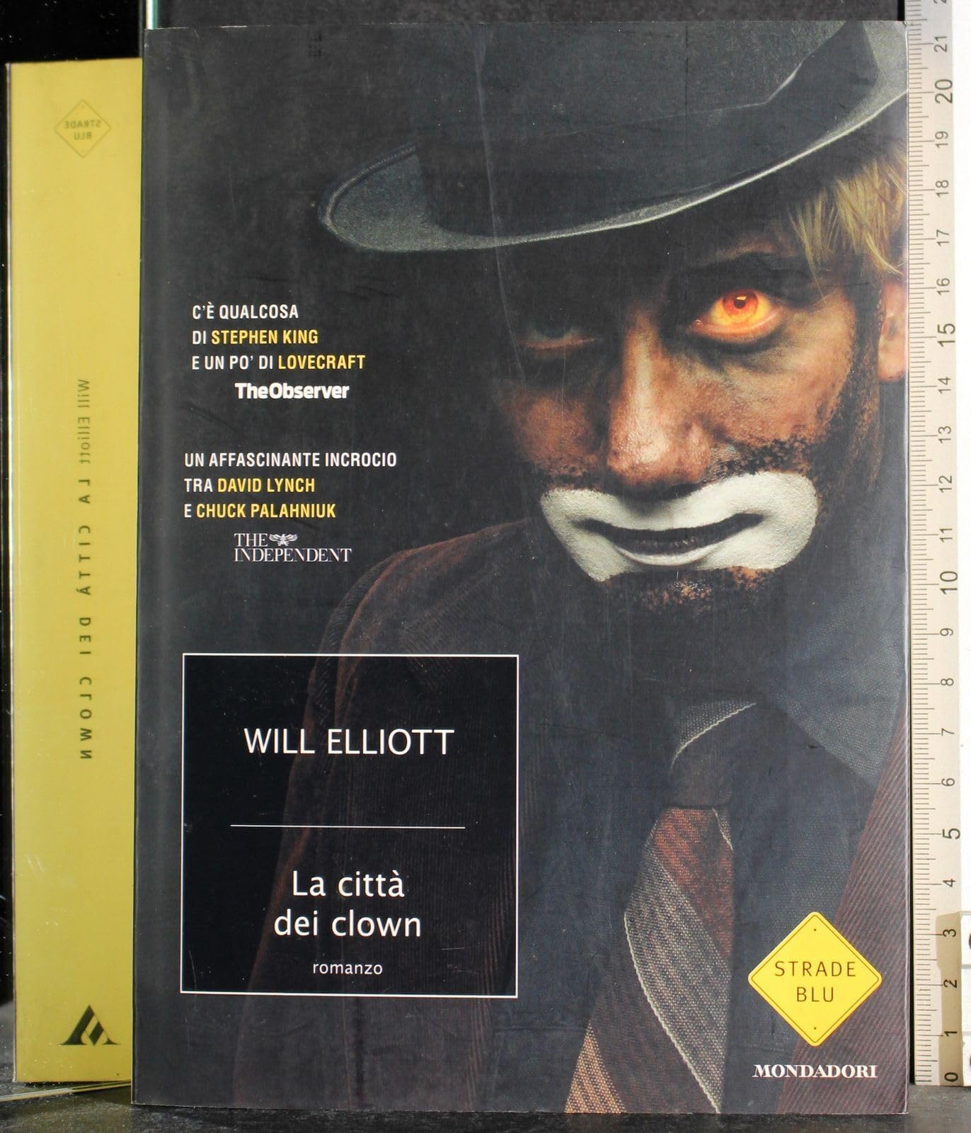 La città dei clown Contemporary literature Books