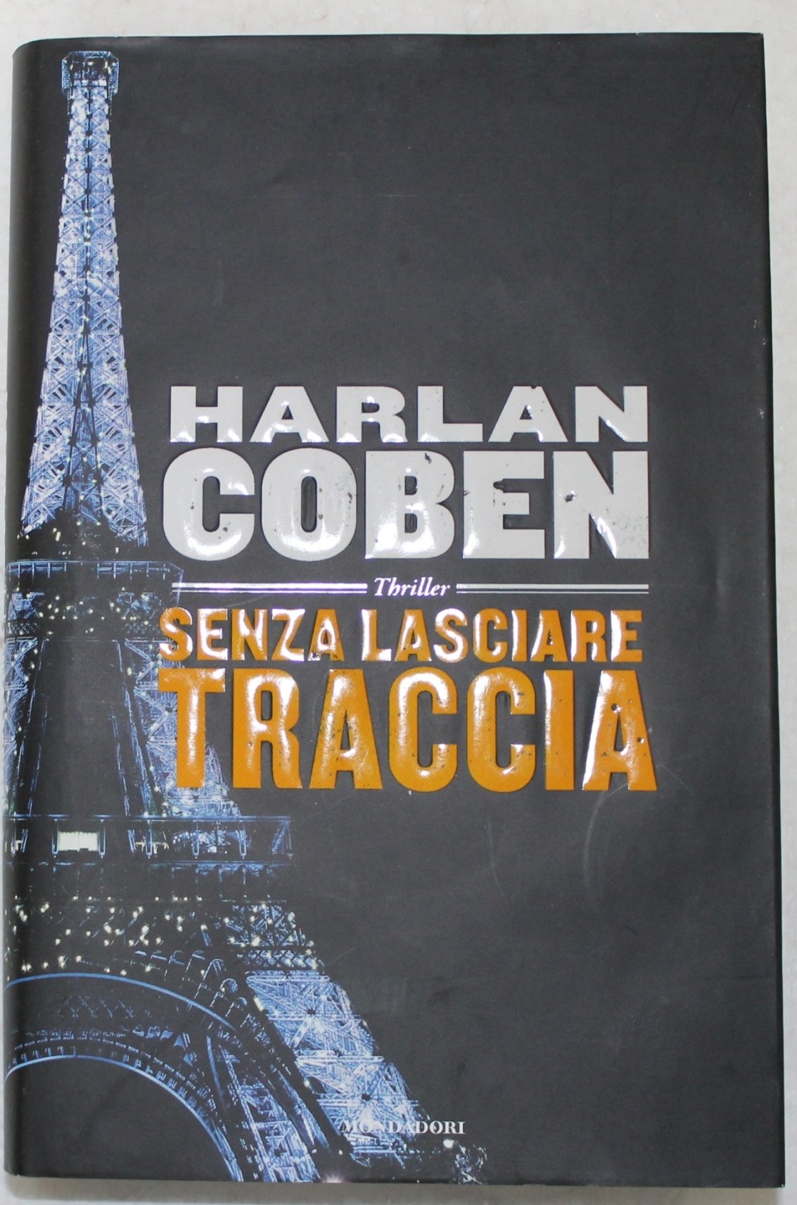 Senza lasciare traccia (Omnibus) Contemporary literature