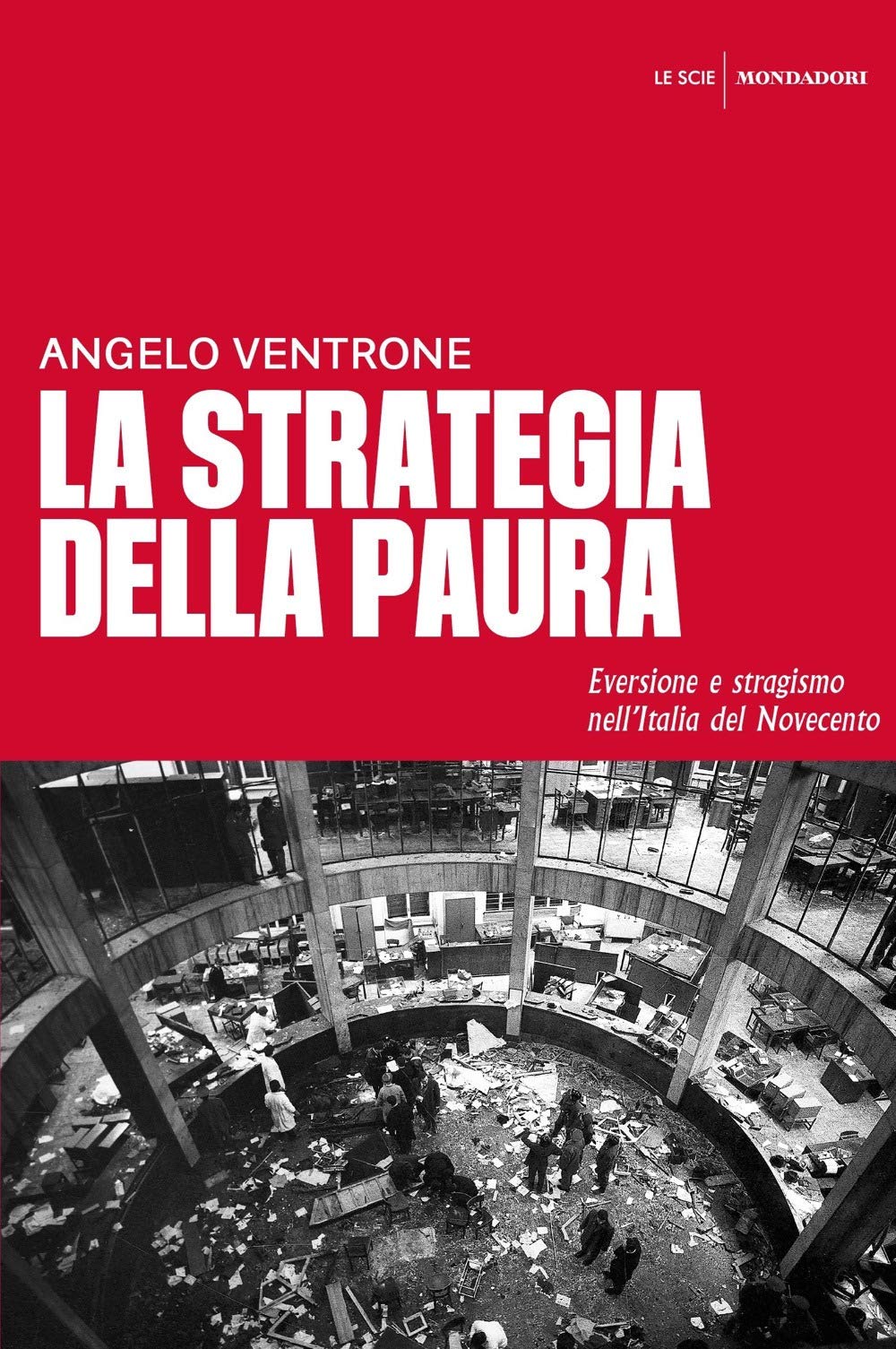 La strategia della paura. Eversione e stragismo nell'Italia del Novecento book
