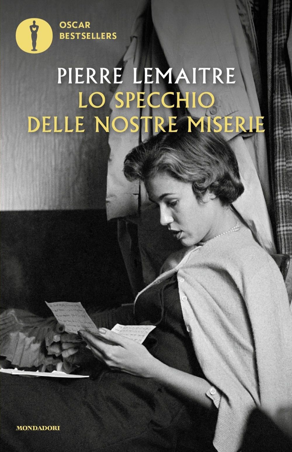 Lo specchio delle nostre miserie book