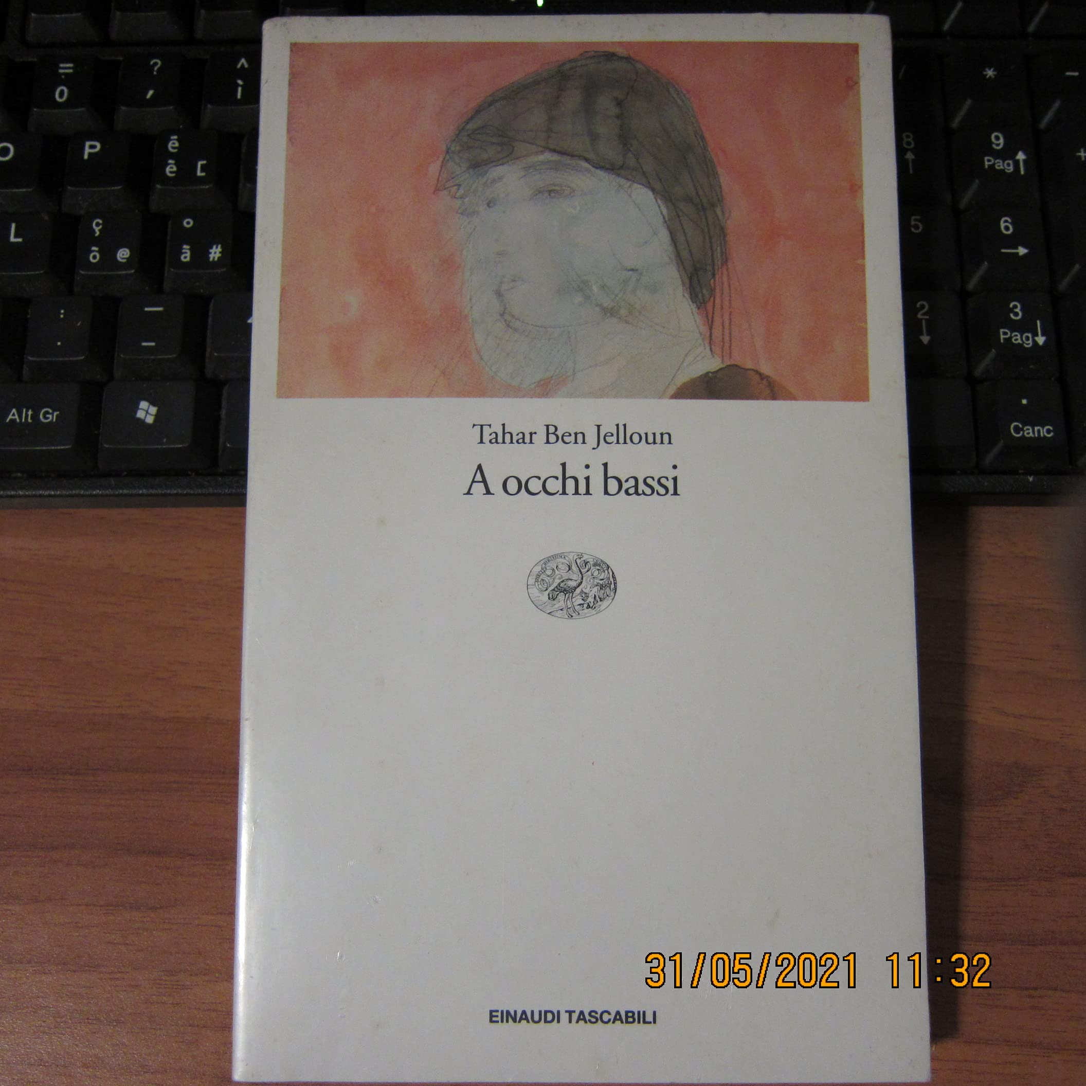 A occhi bassi (Einaudi tascabili, Band 247) Contemporary literature