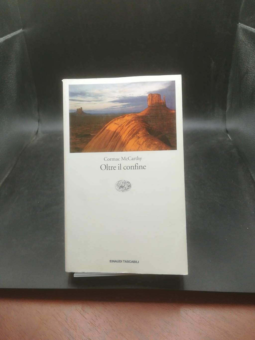 Oltre il confine (Einaudi tascabili, Band 446) Action & Adventure