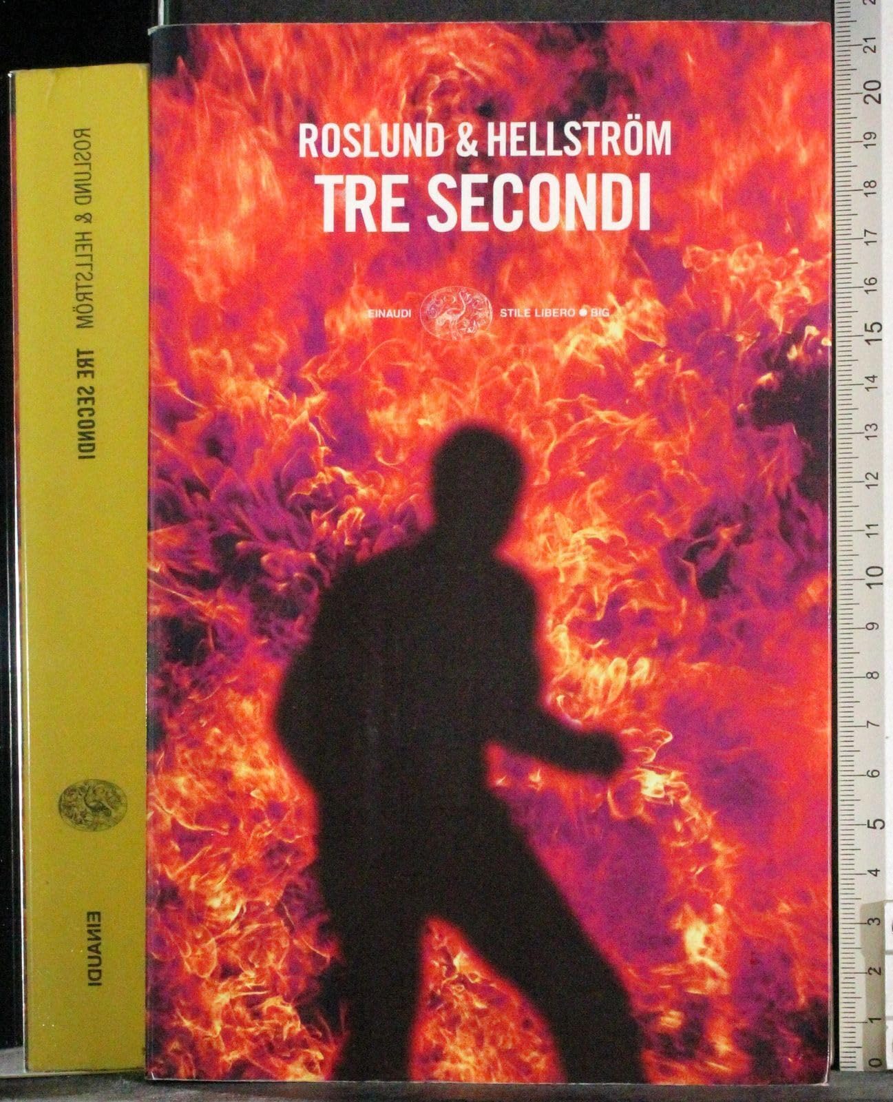 Tre secondi Contemporary literature Books