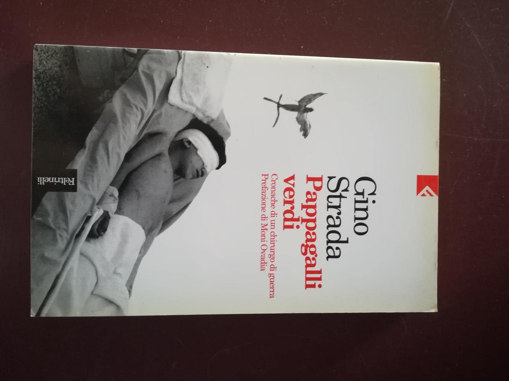 Pappagalli verdi. Cronache di un chirurgo di guerra (Serie bianca, Band 32) Medicine
