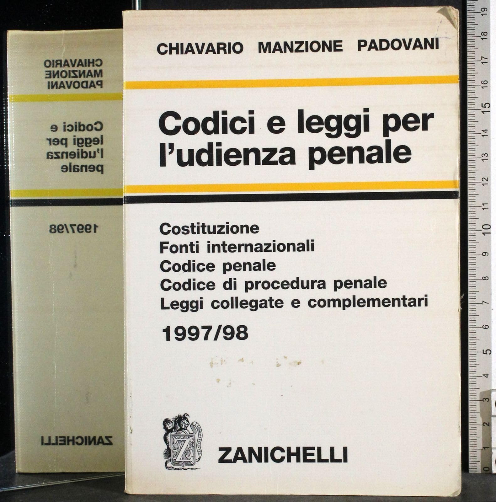 Codici e leggi per l'udienza penale 1997-98. Costituzione. Fonti internazionali. Codice penale. Codice di procedura penale. Leggi collegate e complementari book
