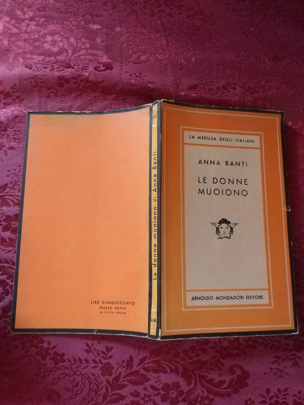 Le donne muoiono (Novecento italiano) Essays & Short Stories