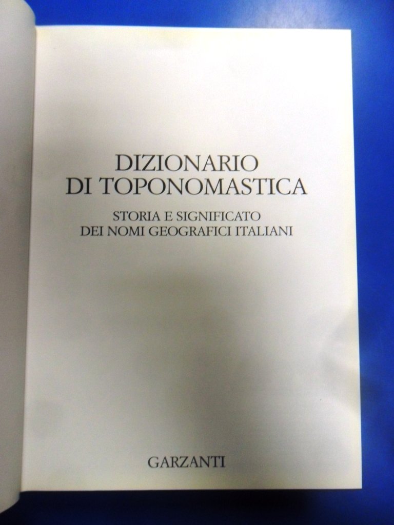 Dizionario di toponomastica. Storia e significato dei nomi geografici italiani. Books
