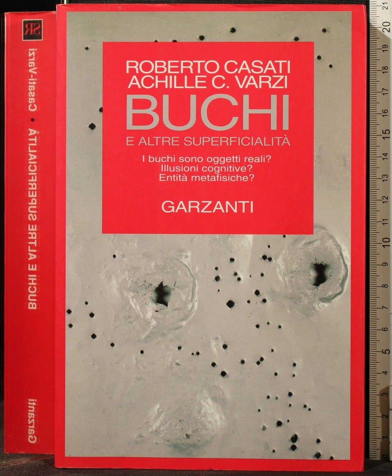 Buchi e altre superficialità. I buchi sono oggetti reali? Illusioni cognitive? Entità metafisiche? (Saggi rossi) Philosophy