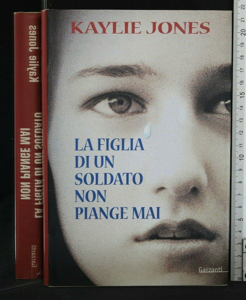 La figlia di un soldato non piange mai (Narratori moderni) Contemporary literature Books