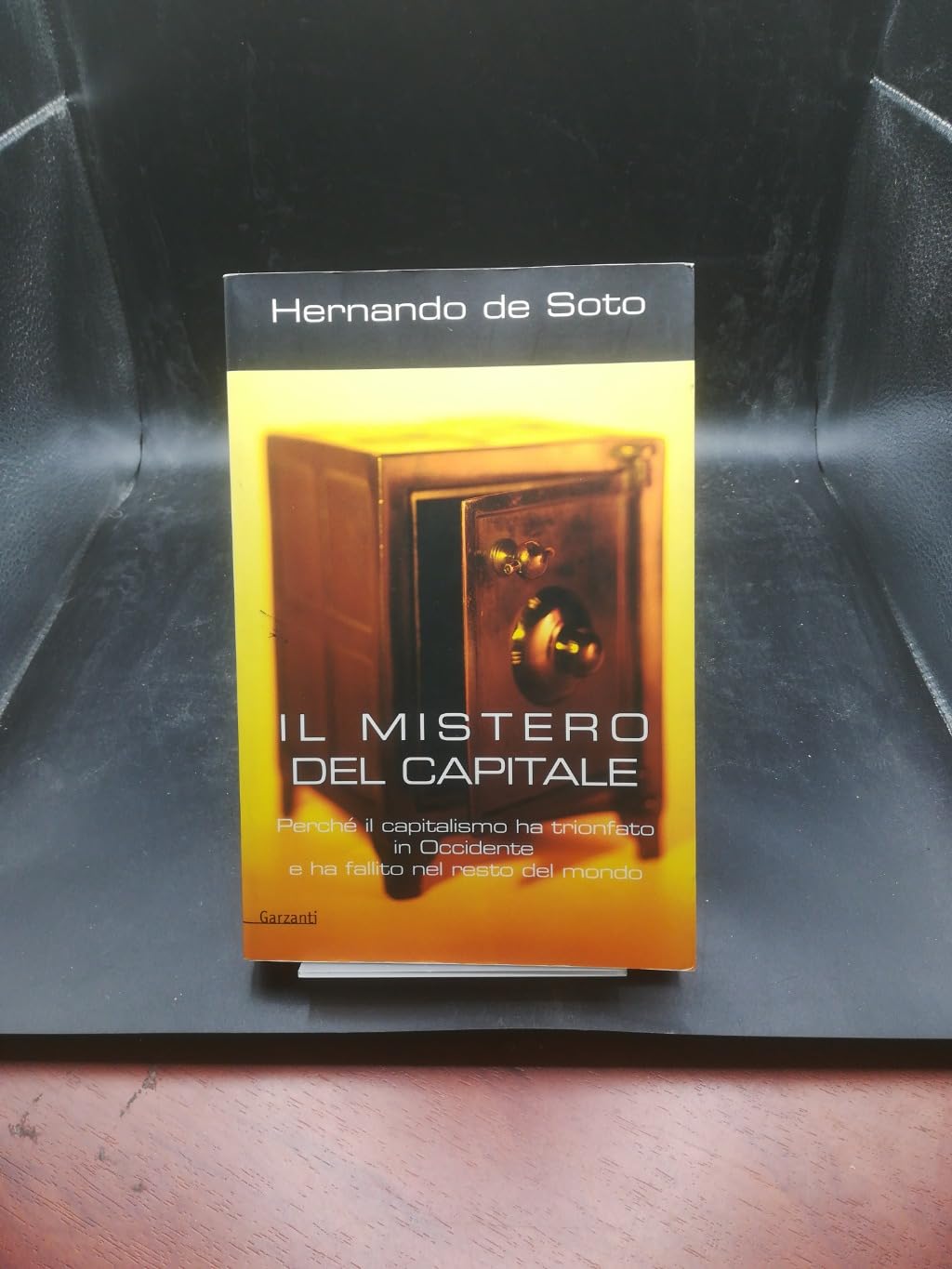 Il mistero del capitale. Perché il capitalismo ha trionfato in Occidente e ha fallito nel resto del mondo book