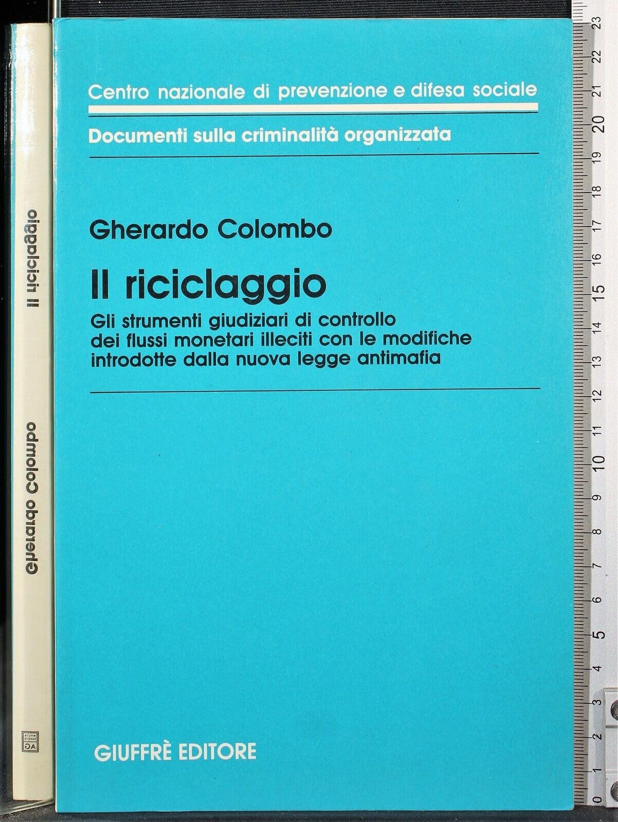 Il riciclaggio. Gli strumenti giudiziari di controllo dei flussi monetari illeciti con le modifiche introdotte dalla nuova legge antimafia (Centro nazionale prevenz. e difesa soc.) Law