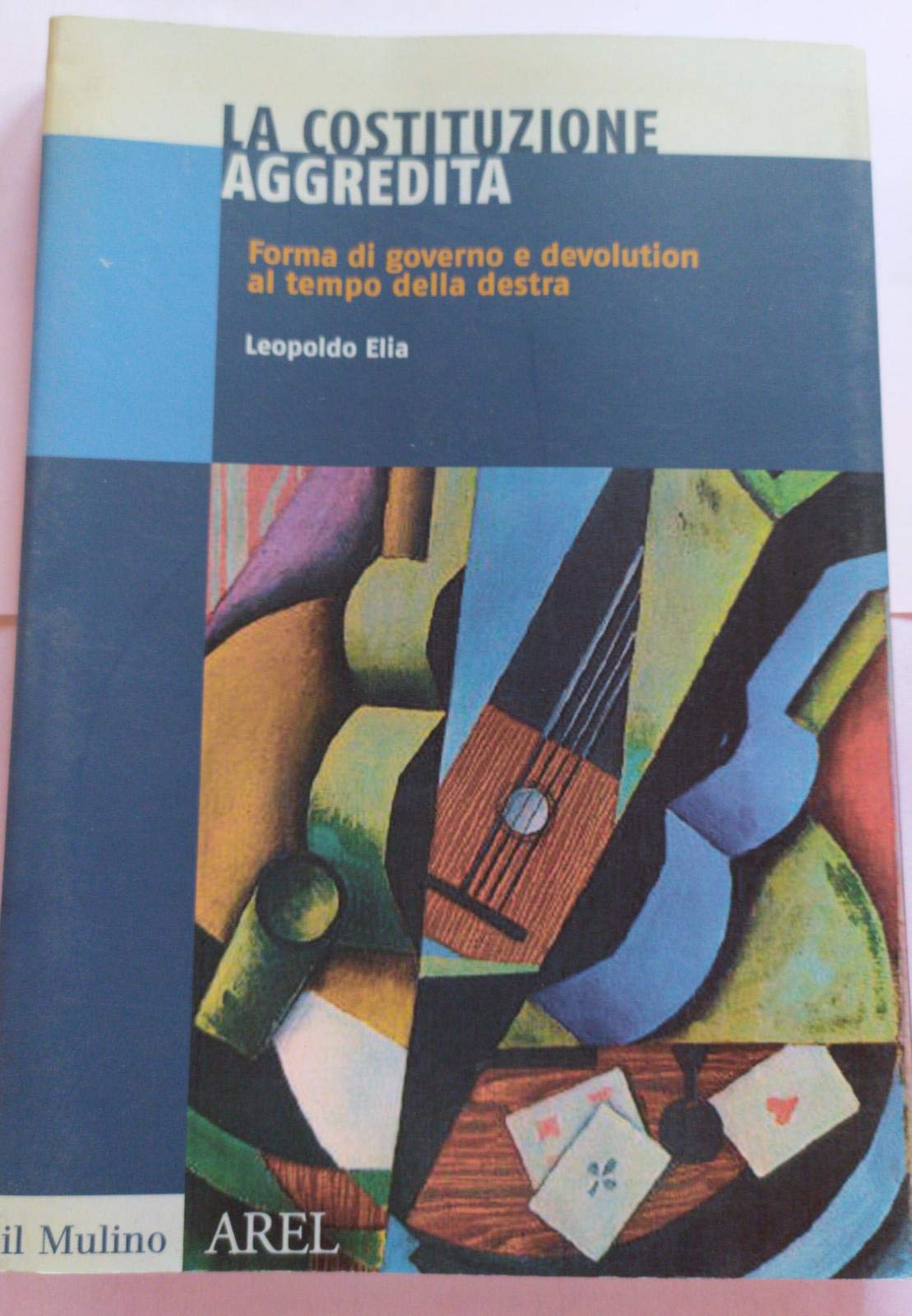 La Costituzione aggredita. Forma di governo e devolution al tempo della destra (Pubblicazioni AREL) Books