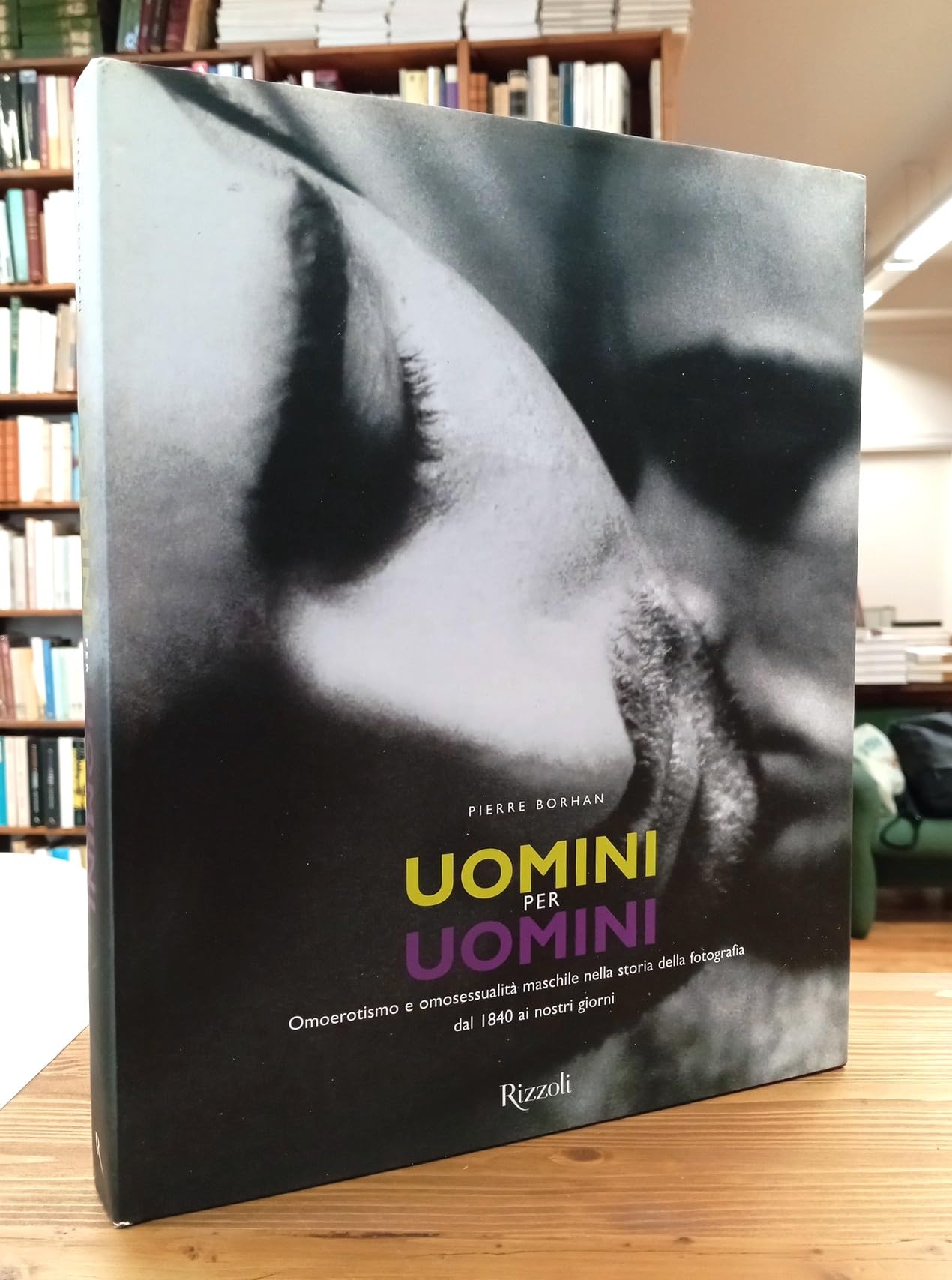 Uomini per uomini. Omoerotismo e omosessualità maschile nella storia della fotografia dal 1840 ai nostri giorni Books
