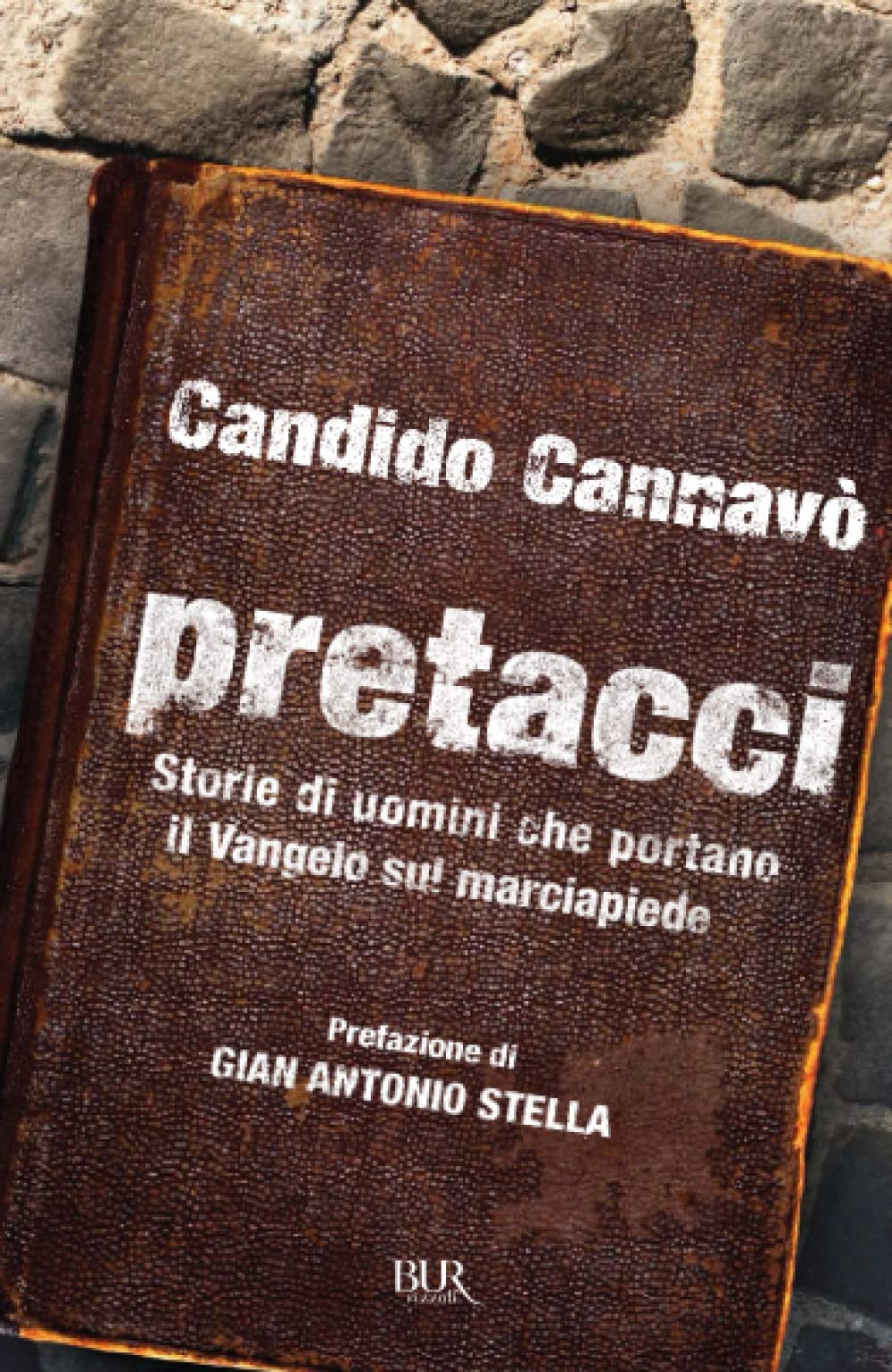 Pretacci. Storie di uomini che portano il Vangelo sul marciapiede book
