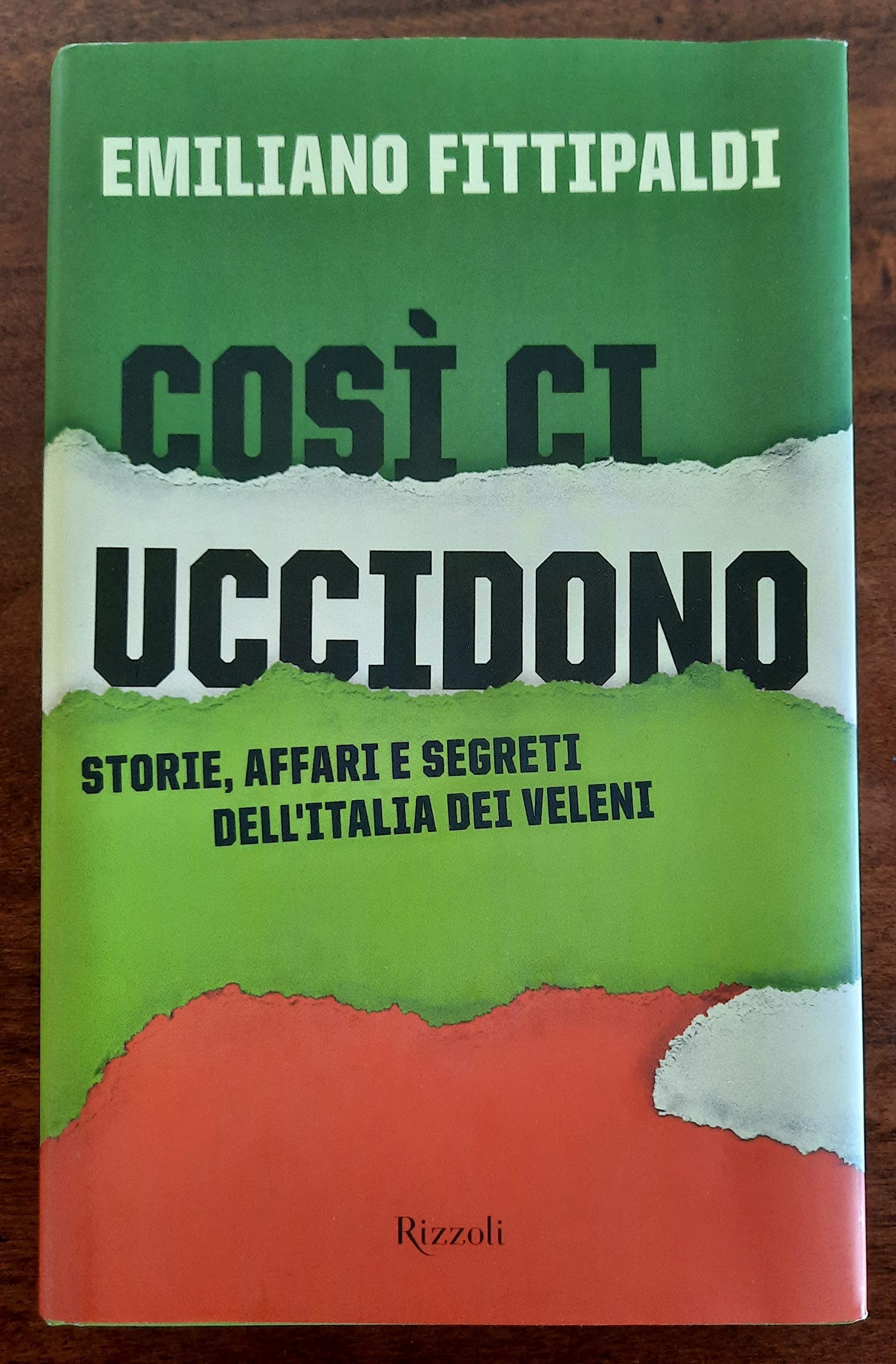 Così ci uccidono. Storie, affari e segreti dell'Italia dei veleni (Saggi italiani) Social Sciences