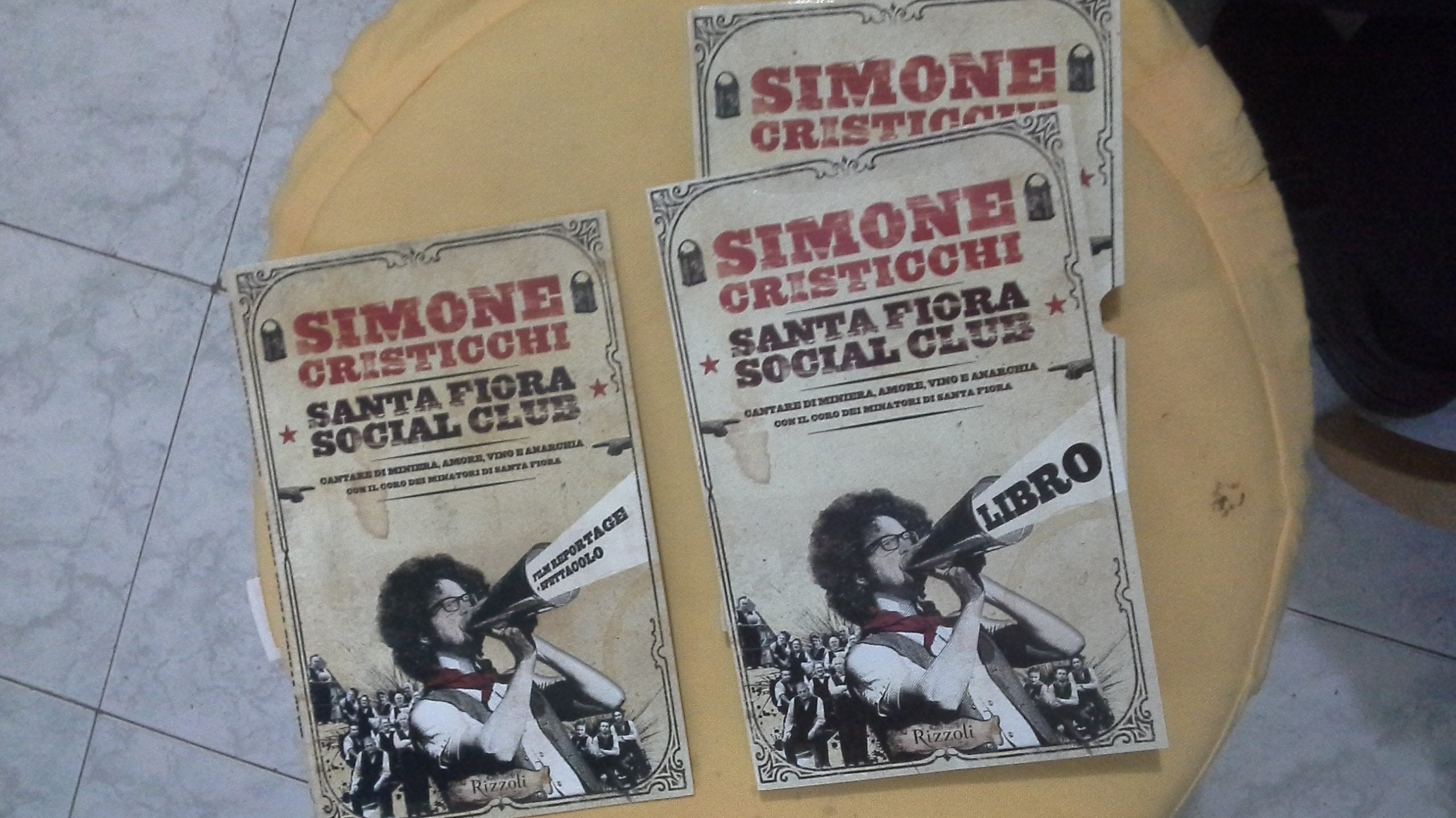 Santa Fiora Social Club. Cantare di miniera, amore, vino e anarchia. Con DVD book