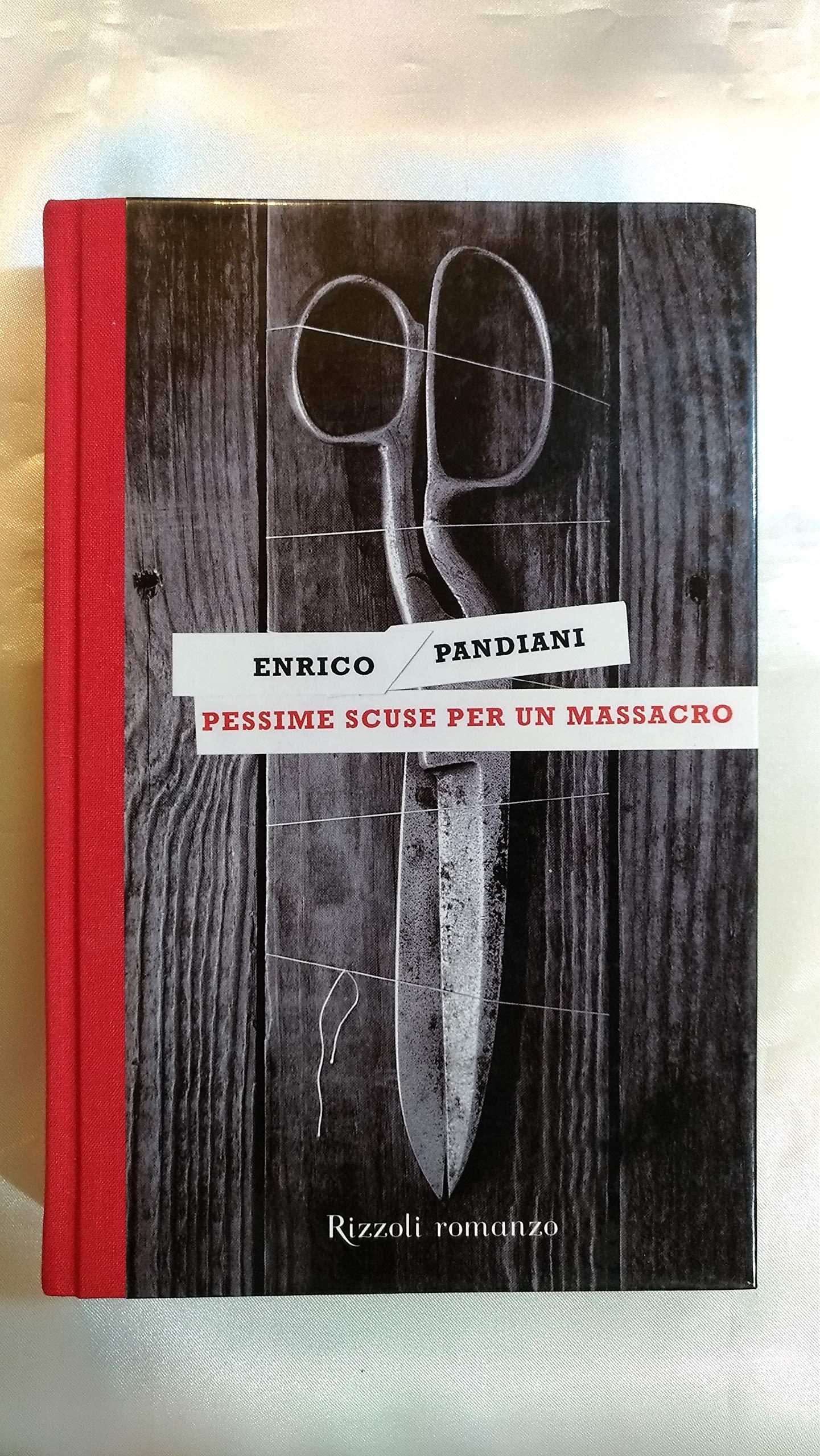 Pessime scuse per un massacro. Un romanzo de «Les italiens» book