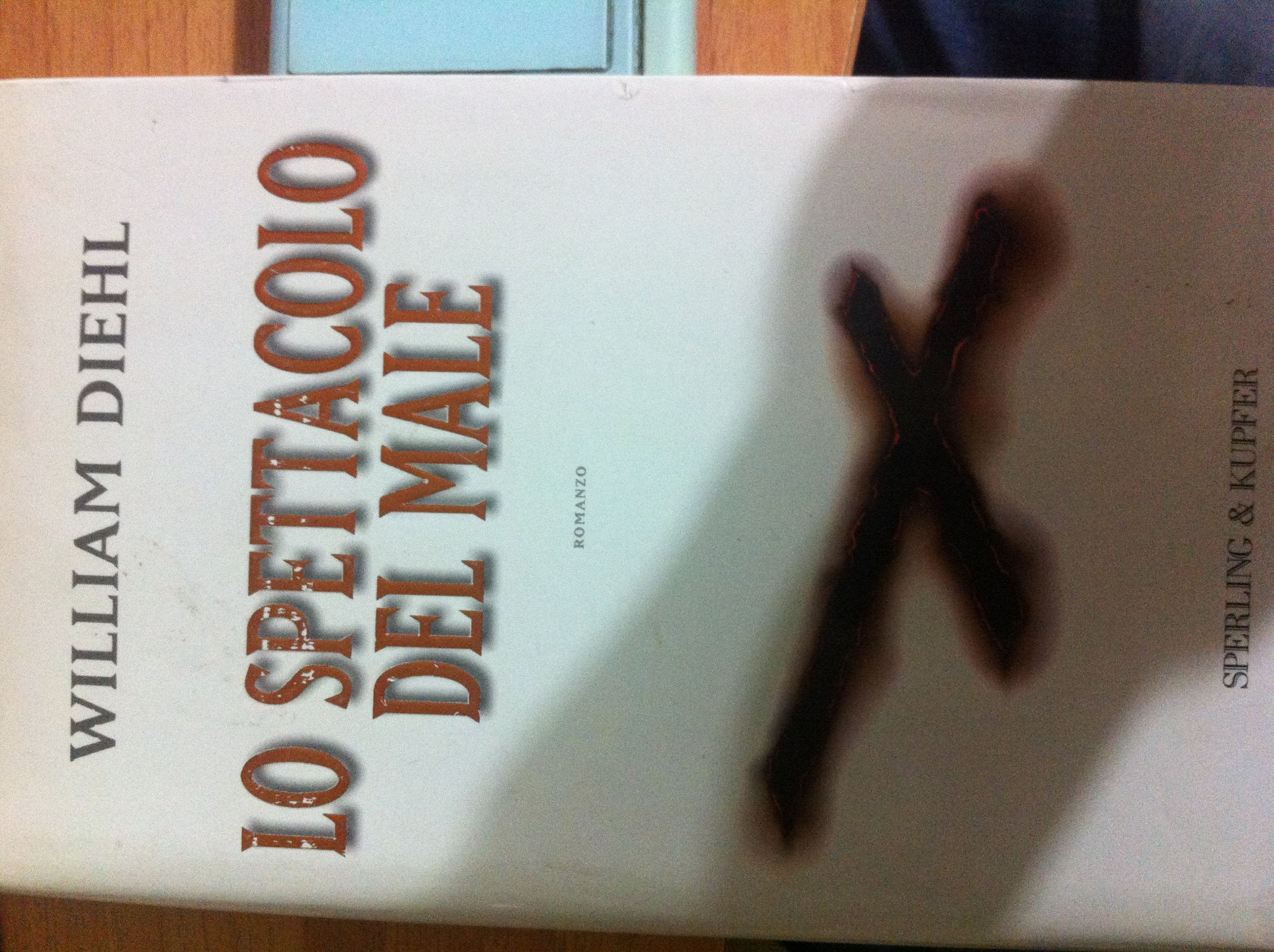 Lo spettacolo del male book