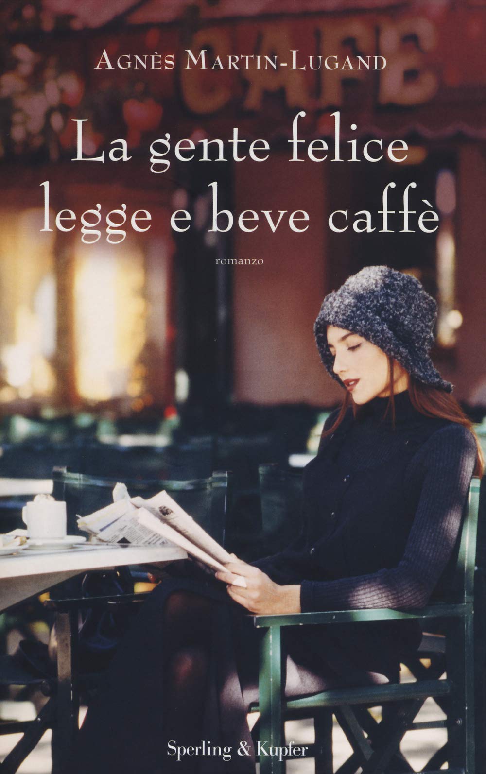 La gente felice legge e beve caffè book