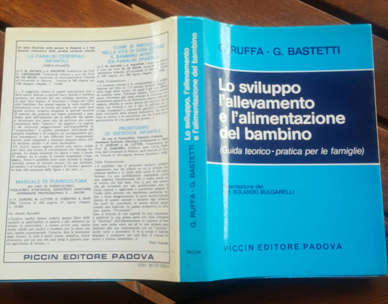 Lo sviluppo, l'allevamento e l'alimentazione del bambino. Guida teorico pratica per le famiglie book