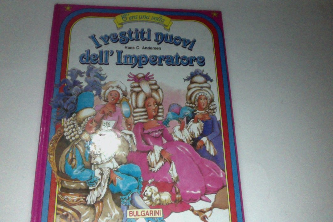 I vestiti nuovi dell'imperatore (C'era una volta) Novels & Short Stories
