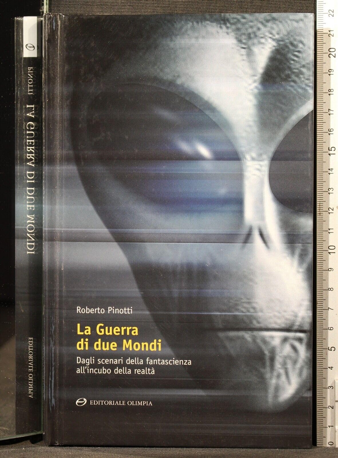 La guerra di due mondi. Dagli scenari della fantascienza all'incubo della realtà book