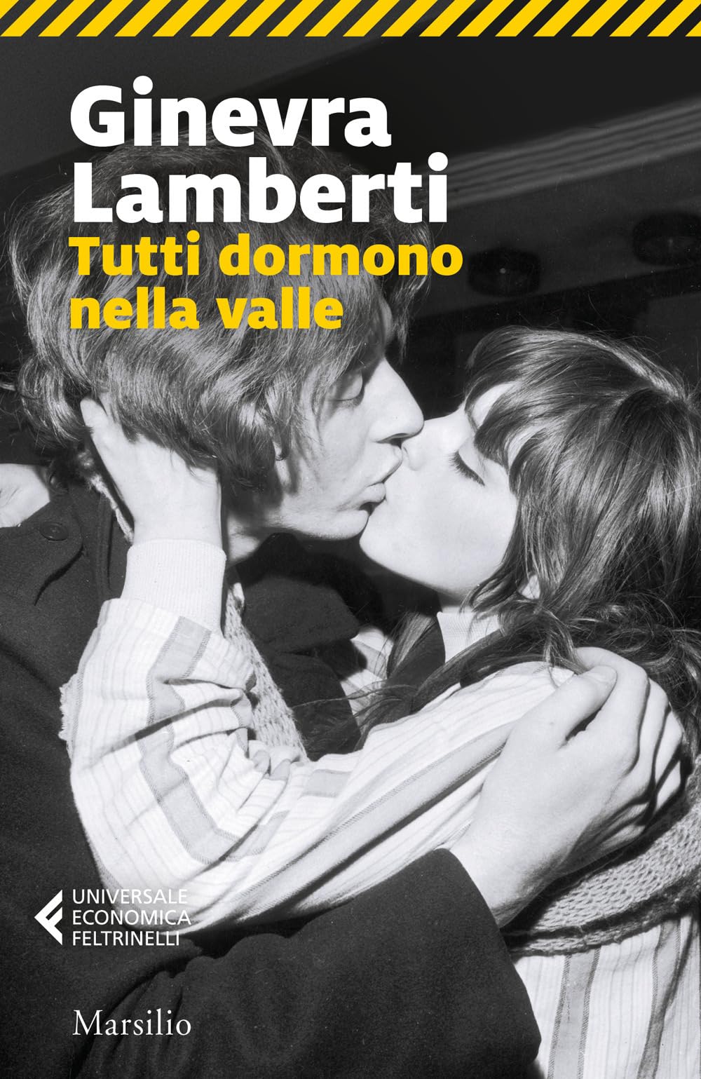 Tutti dormono nella valle (Universale economica Feltrinelli) Contemporary literature