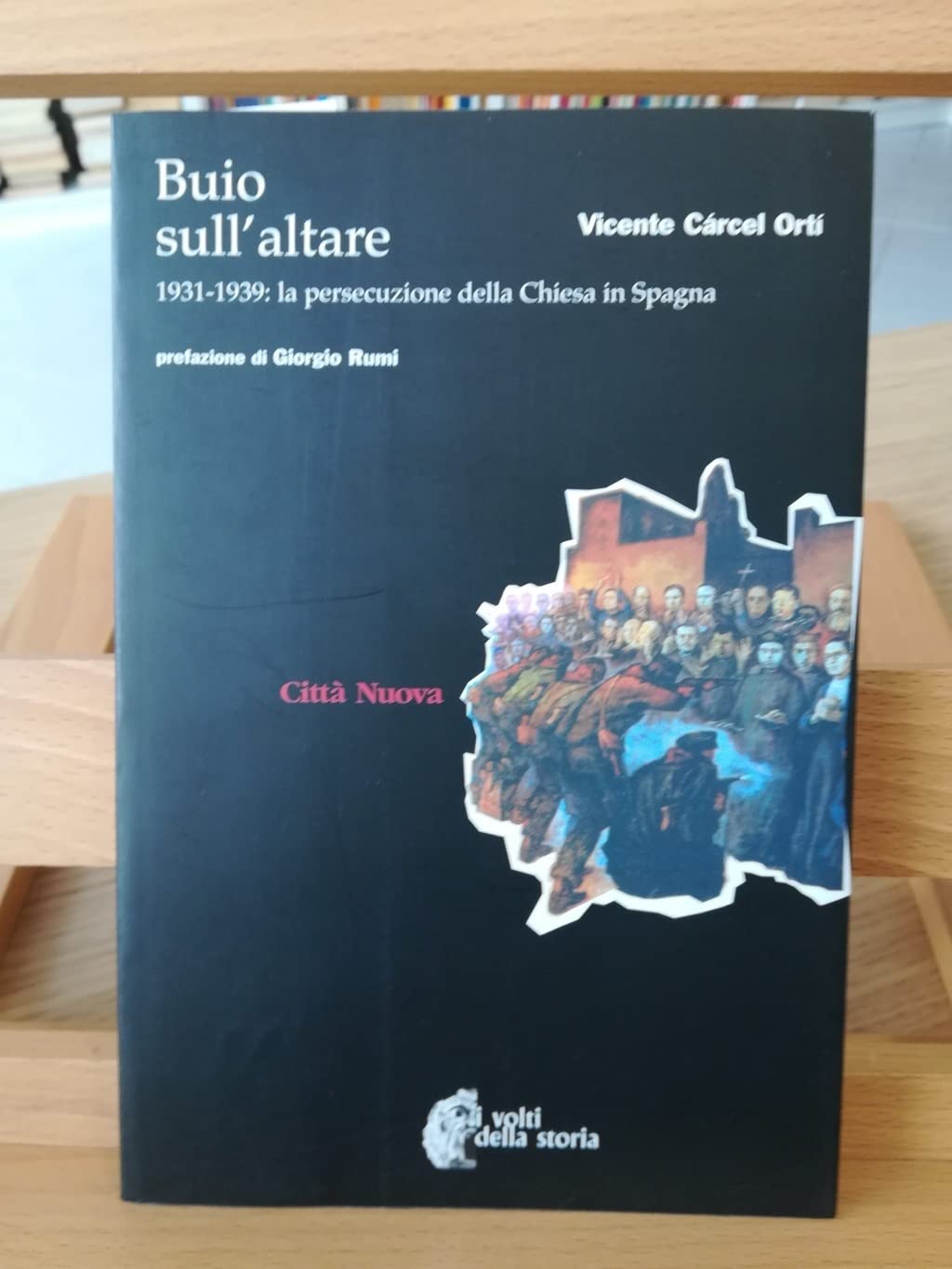 Buio sull'altare. 1931-1939: la persecuzione della Chiesa in Spagna book