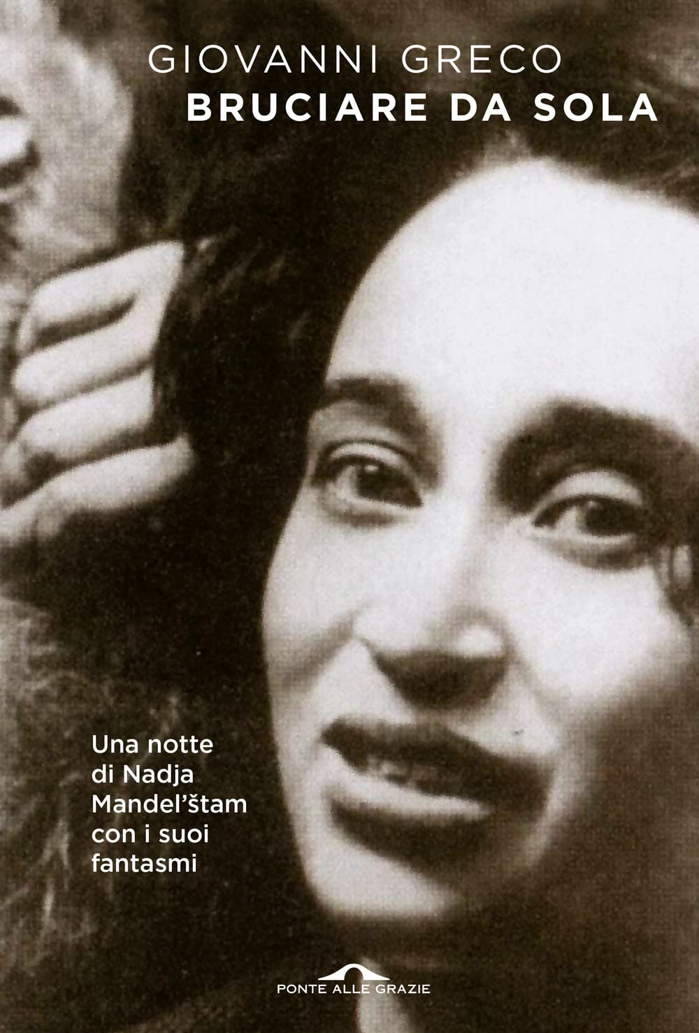 Bruciare da sola. Una notte di Nadja Mandel'štam con i suoi fantasmi book
