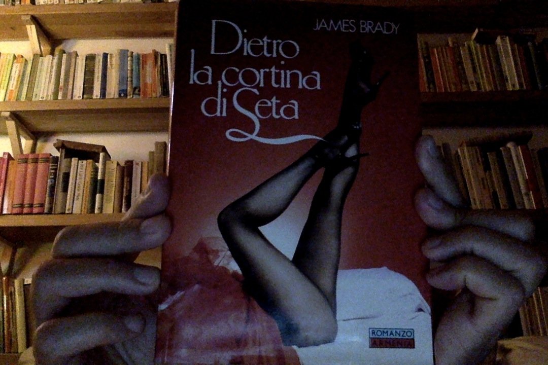 Dietro la cortina di seta book