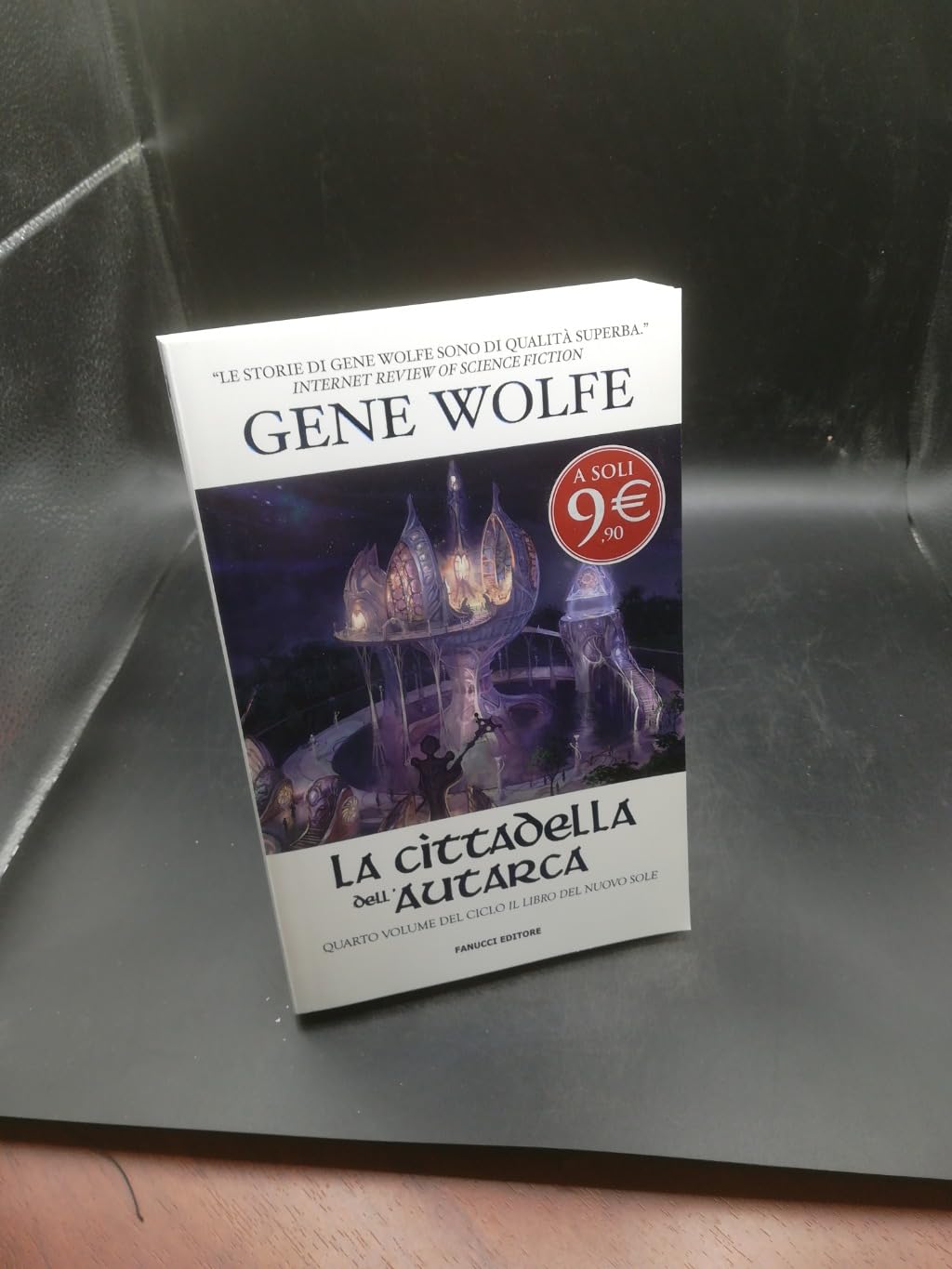 La cittadella dell'autarca. Il Libro del Nuovo Sole Contemporary literature