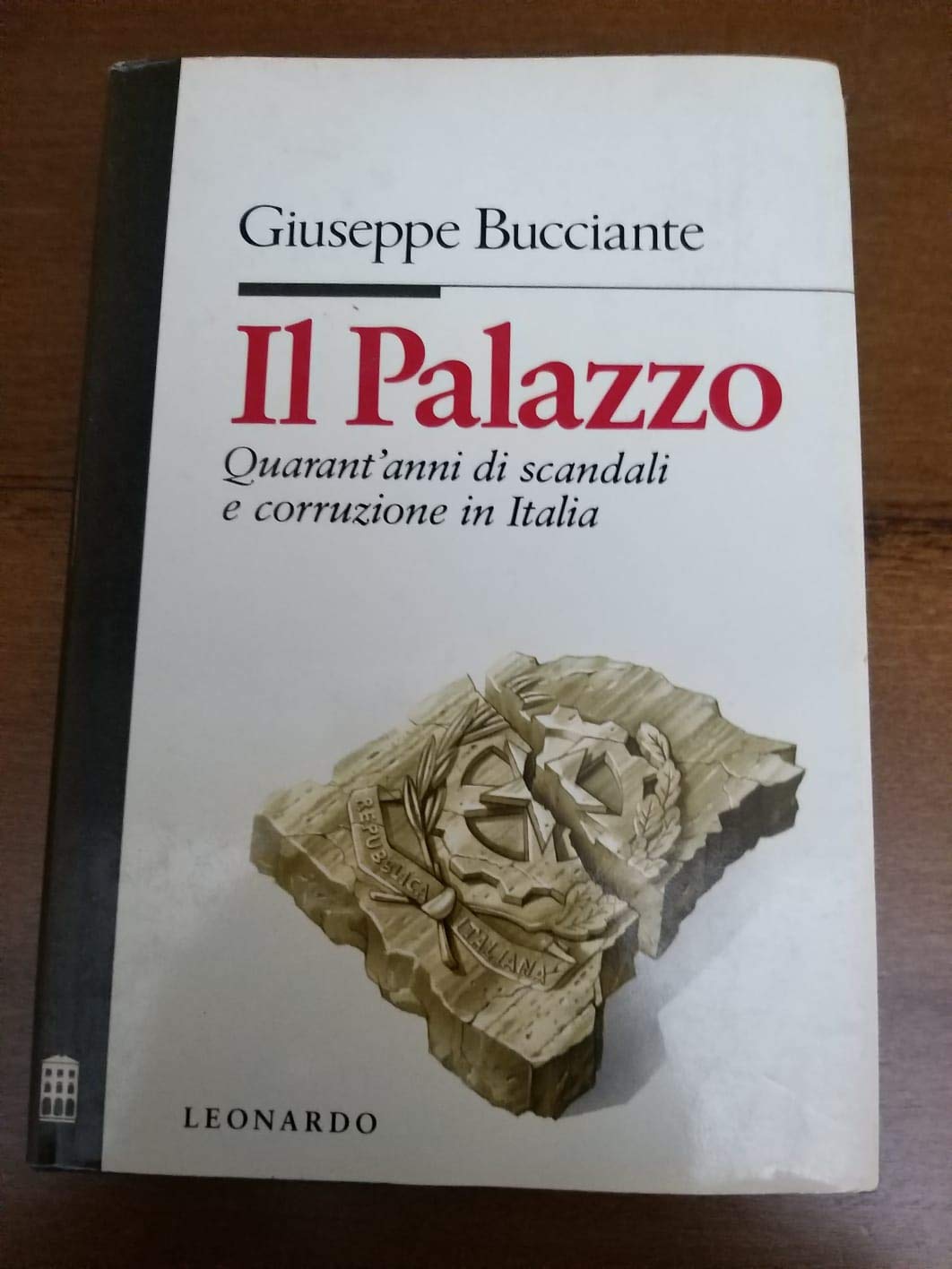 Il palazzo. Quarant'anni di scandali e corruzione in Italia book