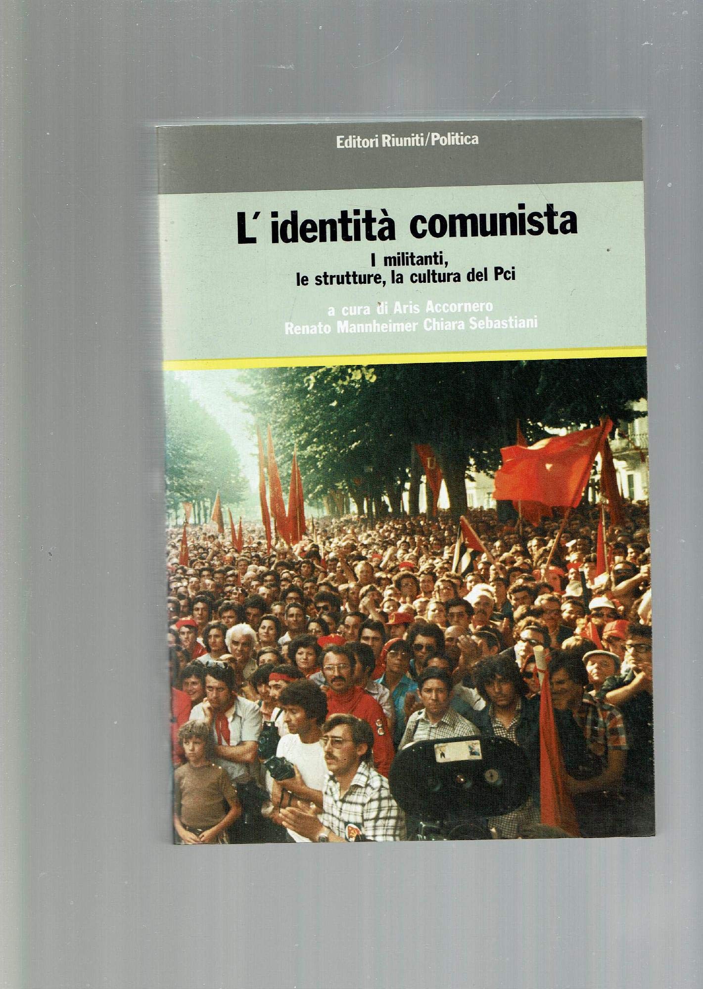 L'identità comunista Social Sciences