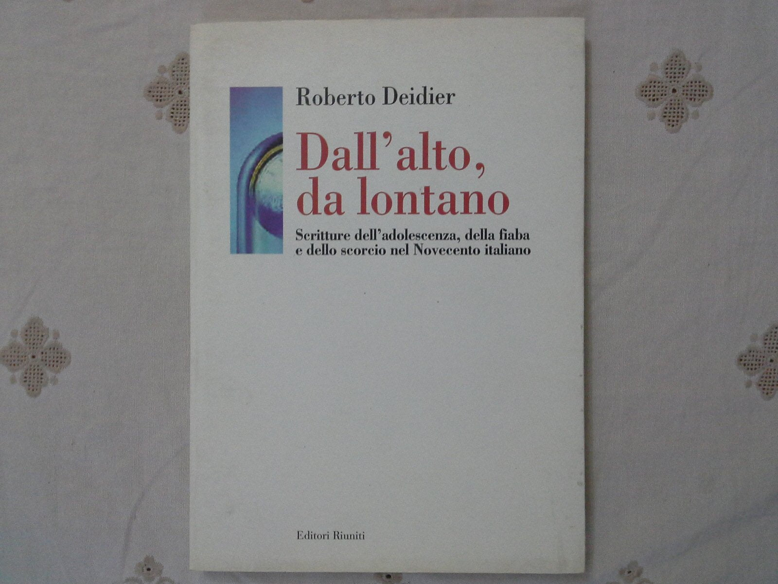 Dall'alto da lontano. Scritture dell'adolescenza, della fiaba e dello scorcio nel Novecento italiano book